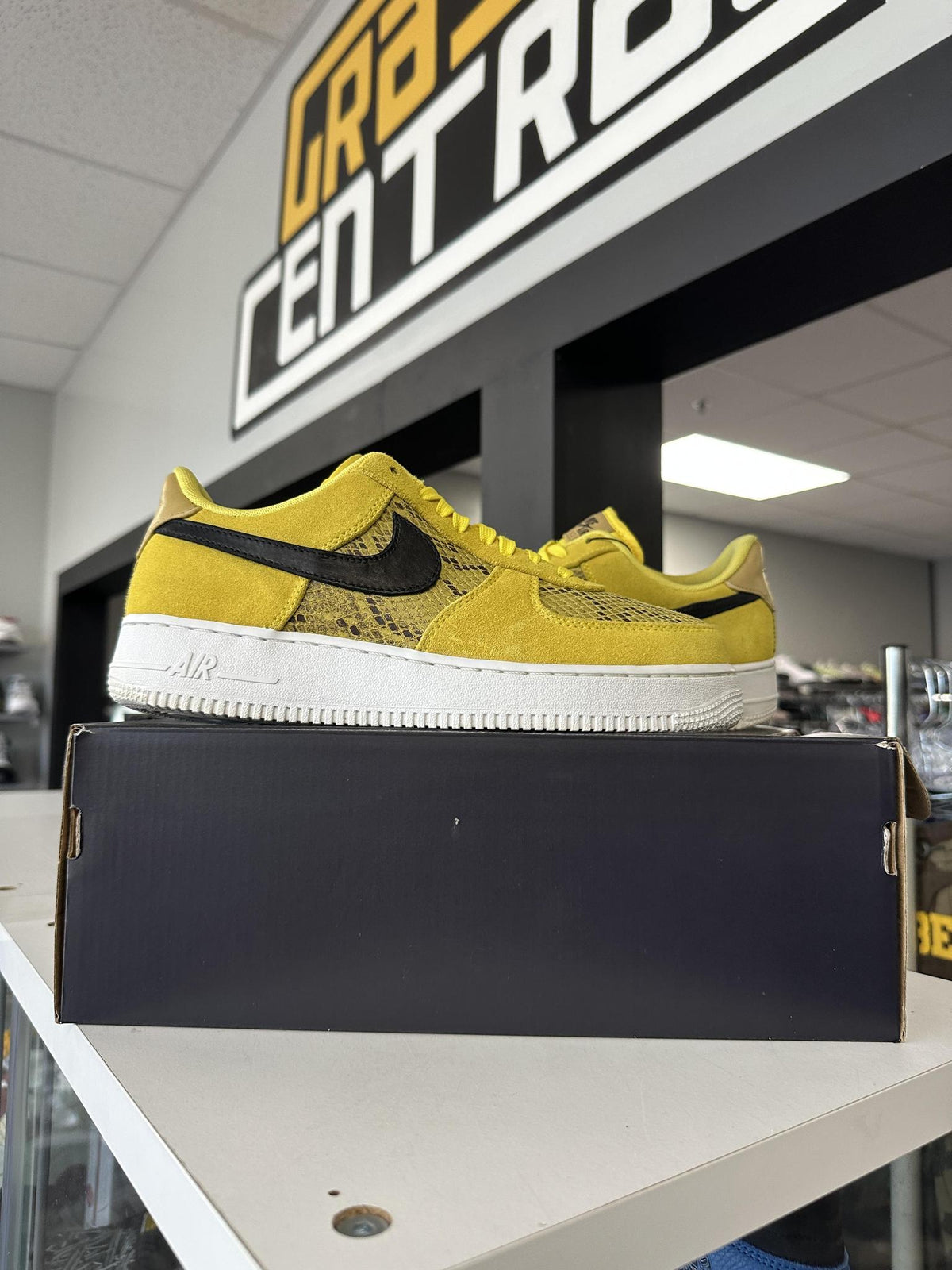 Nike AF1 Low "Yellow Snakeskin" Used Size 9