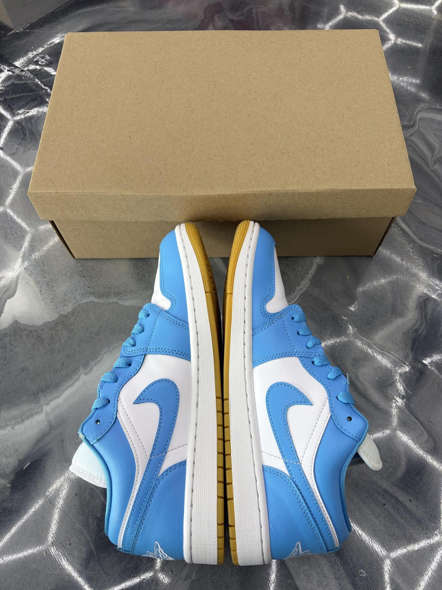 Jordan 1 Low "Powder Blue" Used Size 9.5