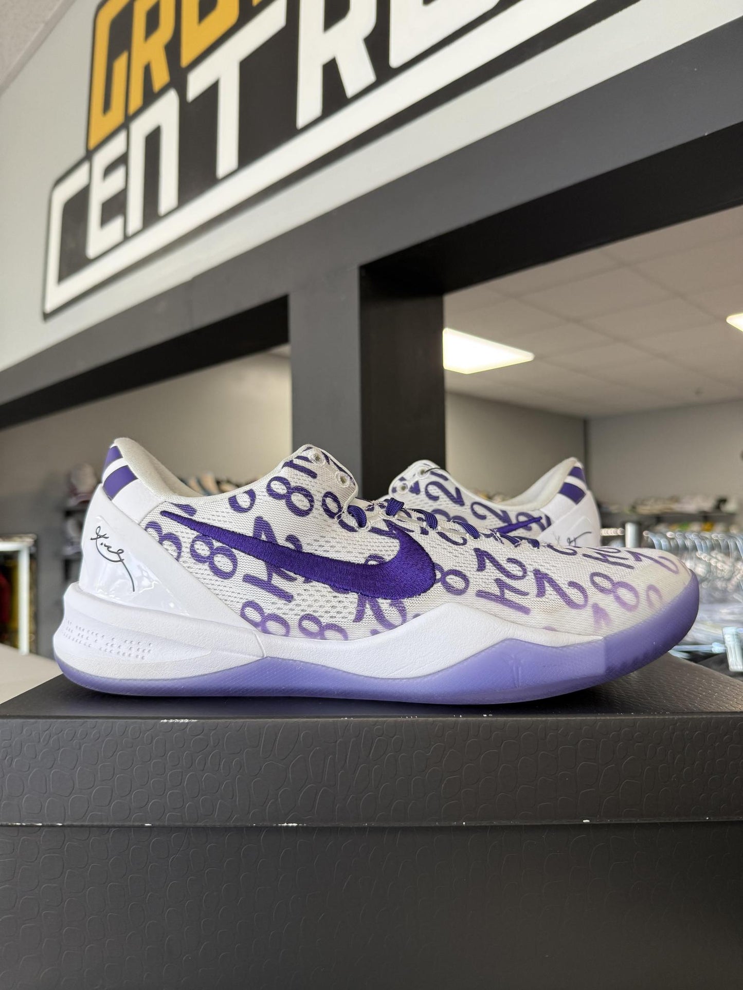 Kobe 8 "Court Purple" Used Size 12