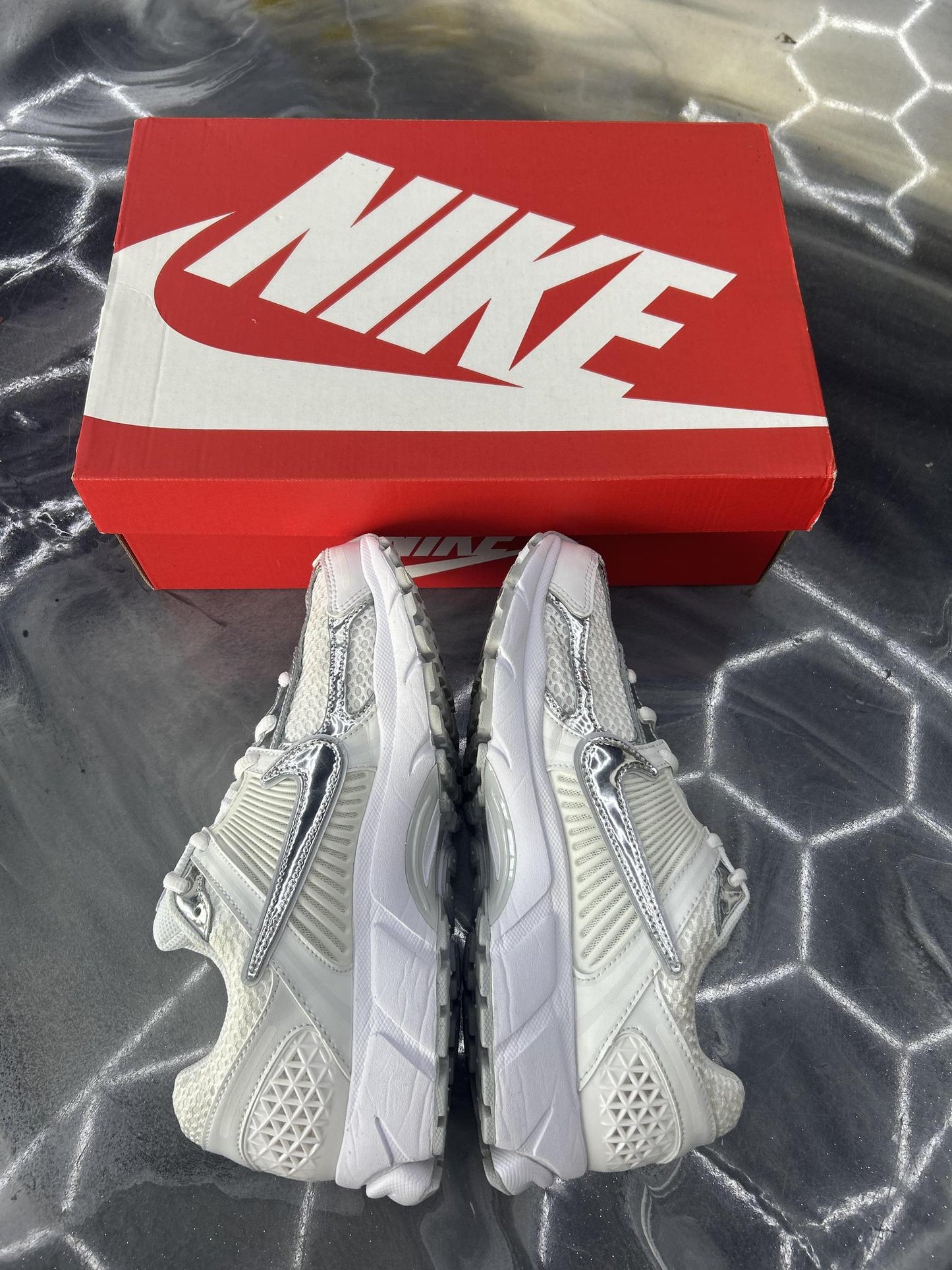 Nike Zoom Vomero "Chrome" Used Size 8