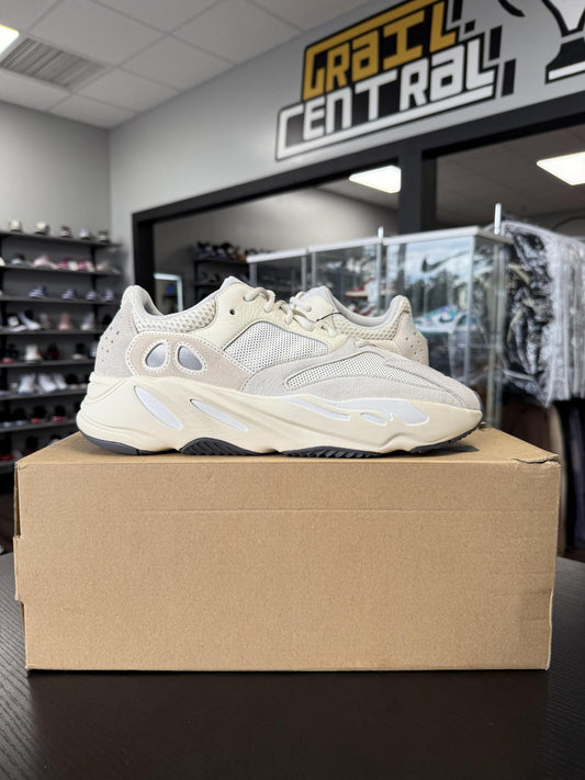 Yeezy 700 "Analog" Used Size 11