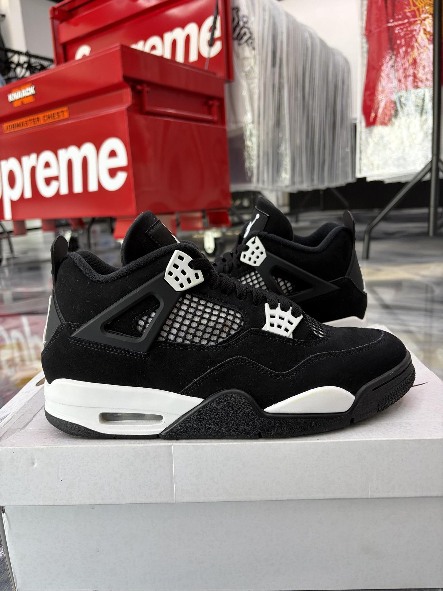 Jordan 4 "White Thunder" Used Size 9.5
