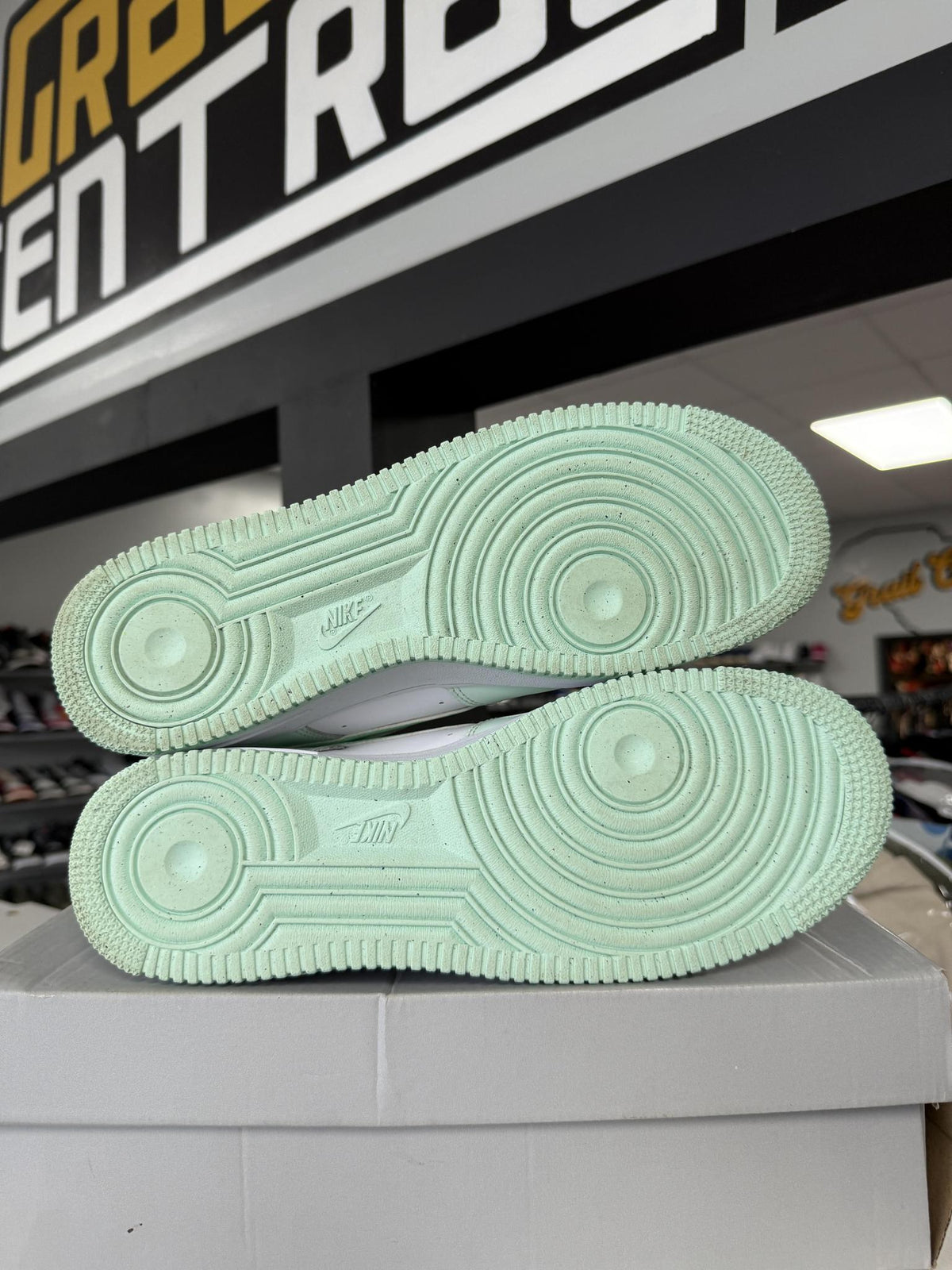 Nike Air Force 1 "Glow Green" Used Size 10.5