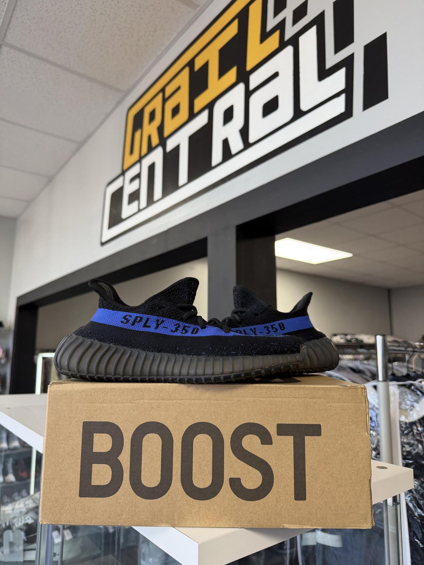 Yeezy 350 V2 "Dazzling Blue" Used Size 5Y/6.5W