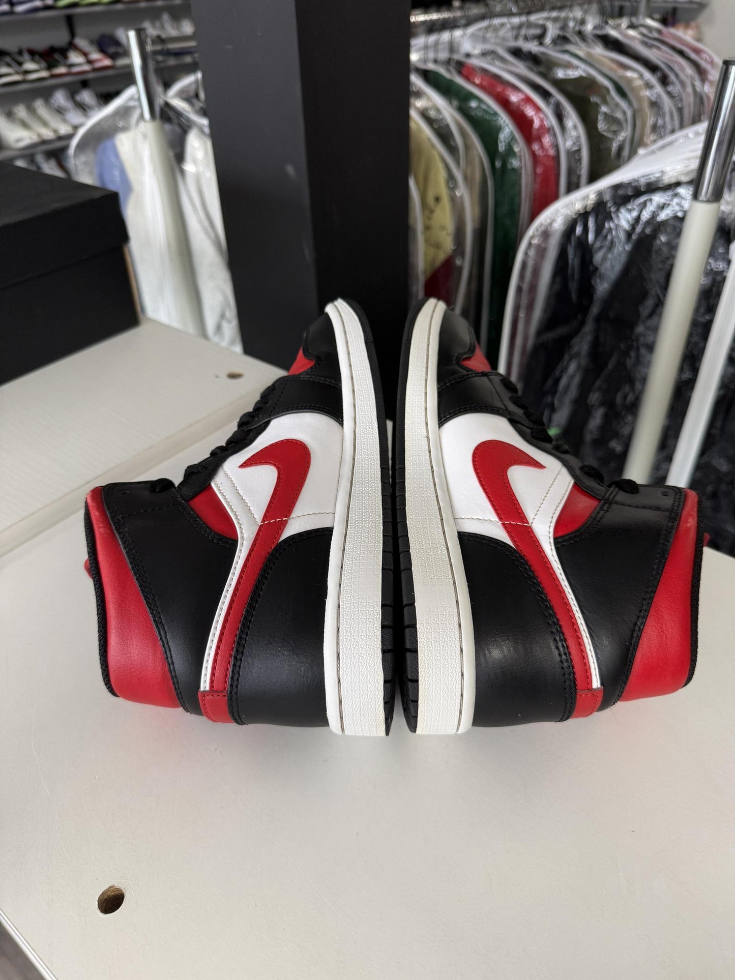 Jordan 1 Mid "Black Red" Used Size 8