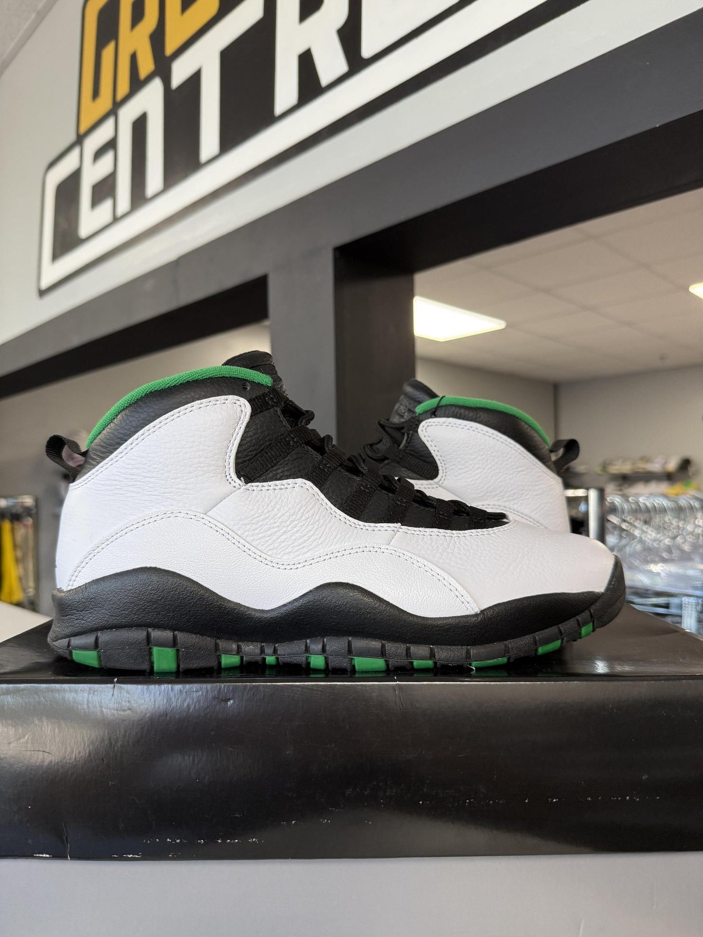 Jordan 10 "Seattle" Used Size 9.5