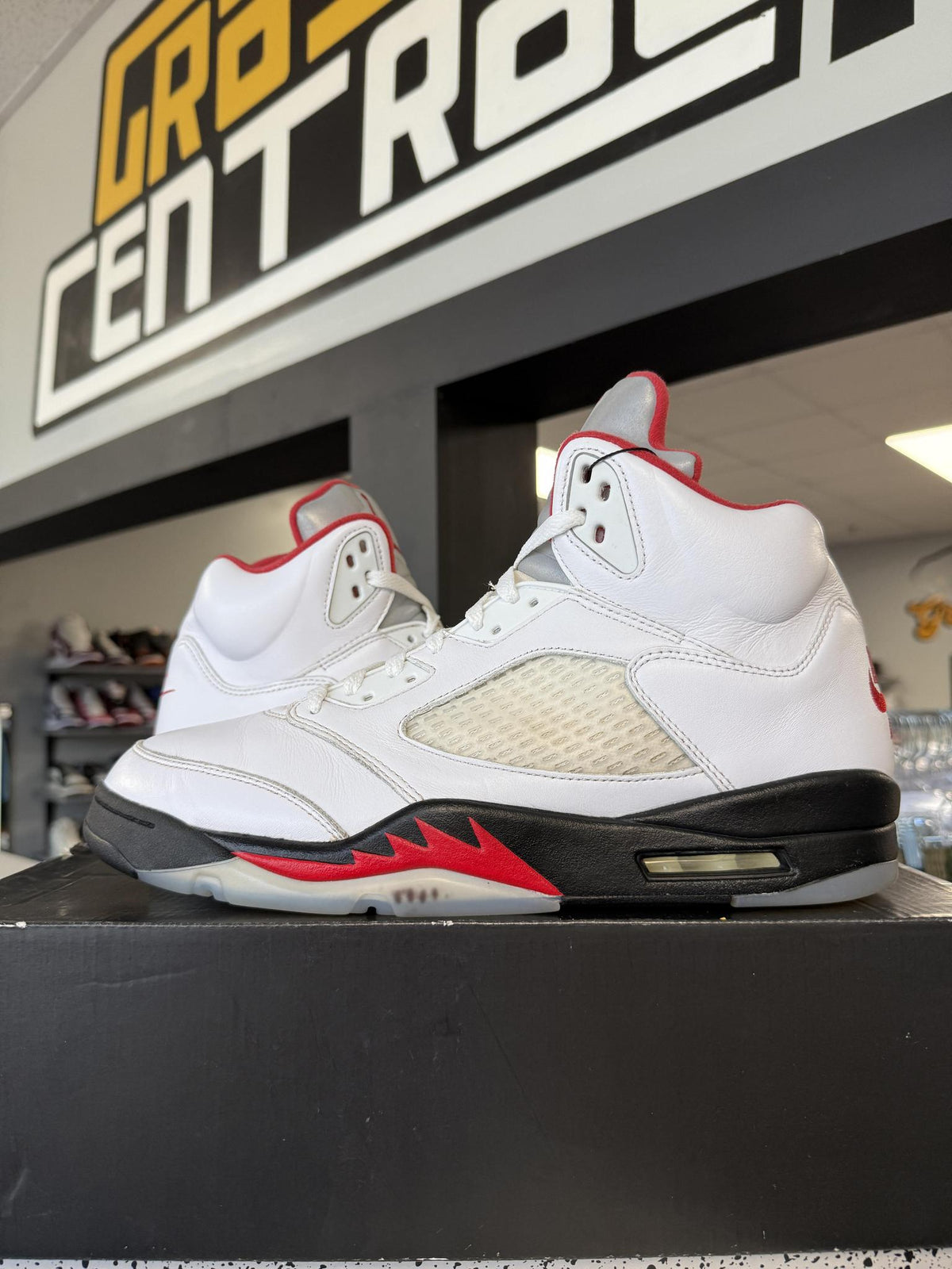 Jordan 5 "Fire Red (2020)" Used Size 12