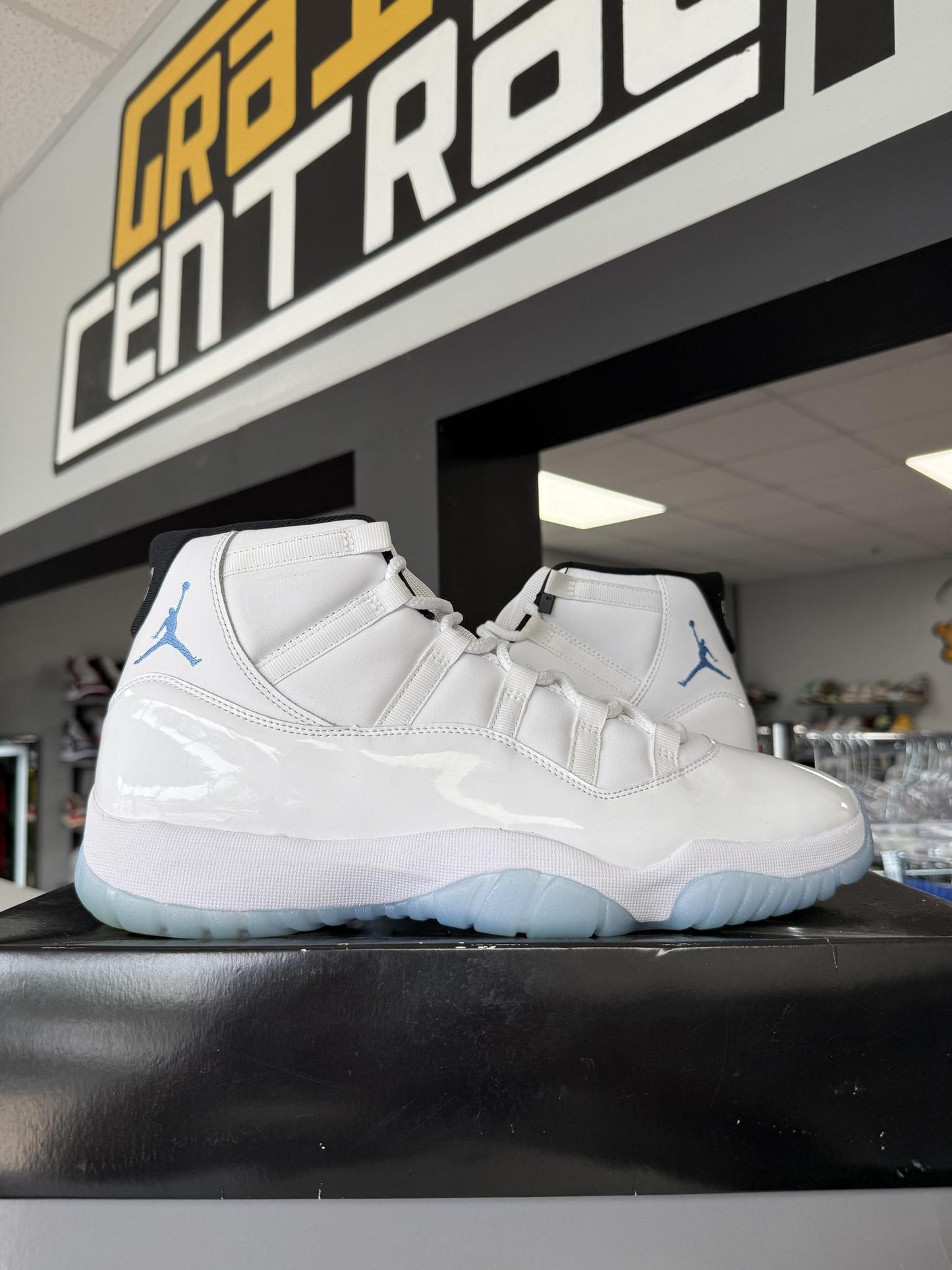 Jordan 11 "Legend Blue" Used Size 13