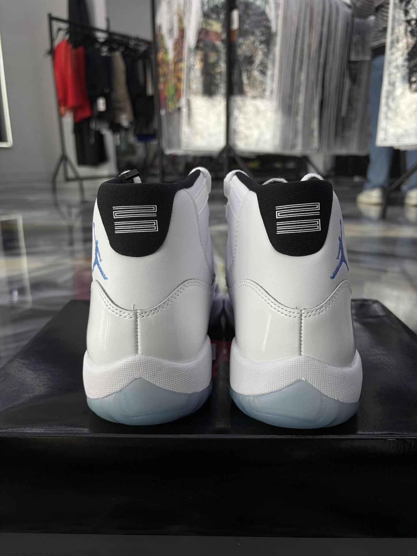 Jordan 11 "Legend Blue" Used Size 10.5