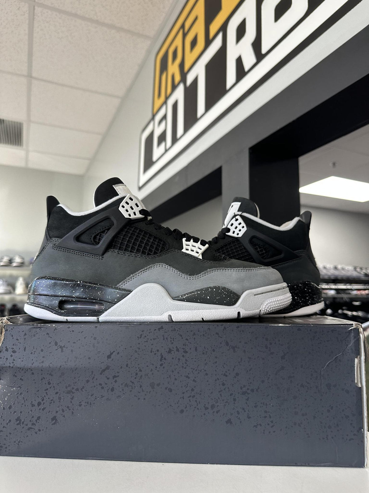 Jordan 4 "Fear" Used Size 9