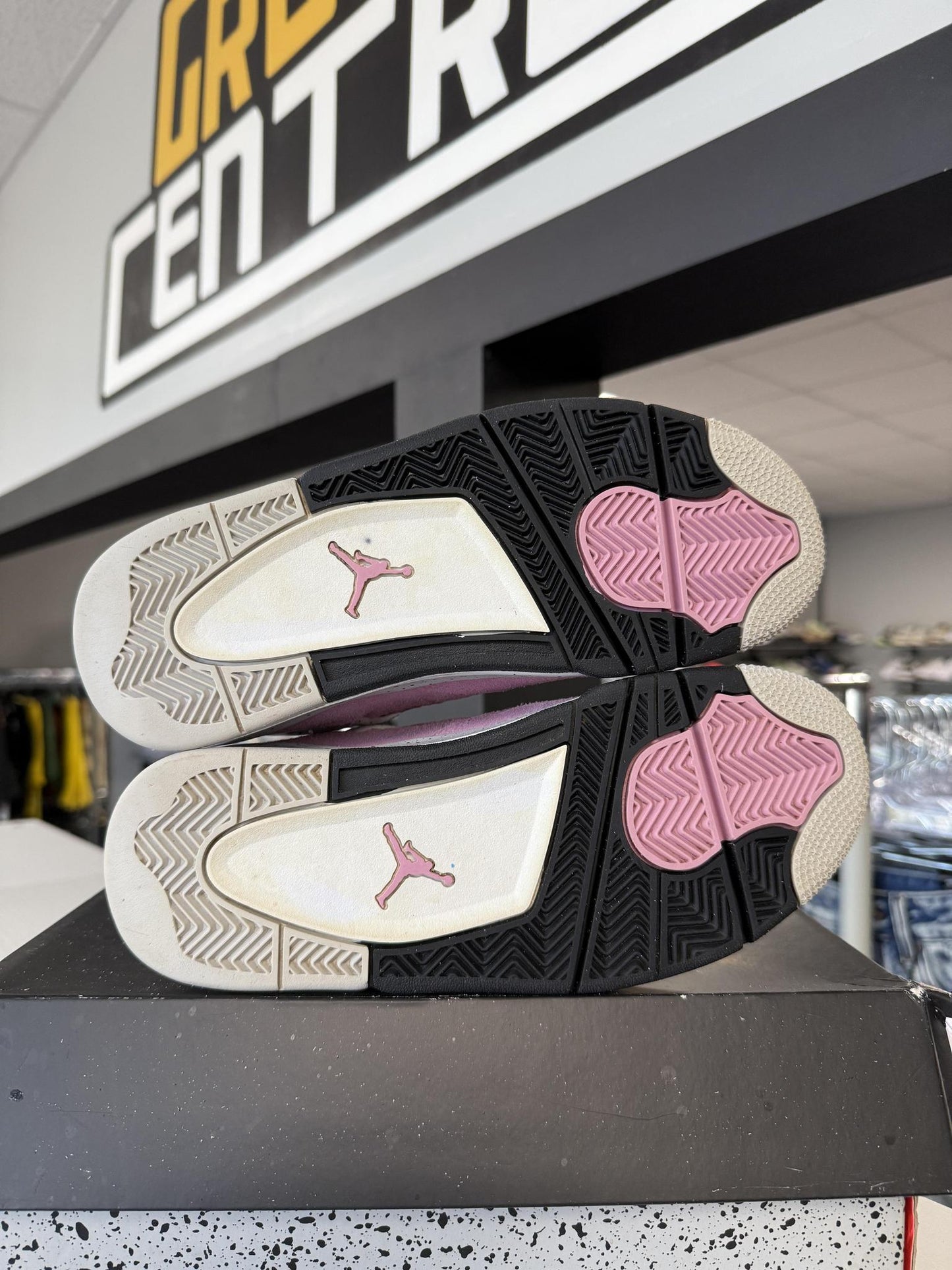 Jordan 4 "Orchid Pink" Used Size 6.5Y/8W