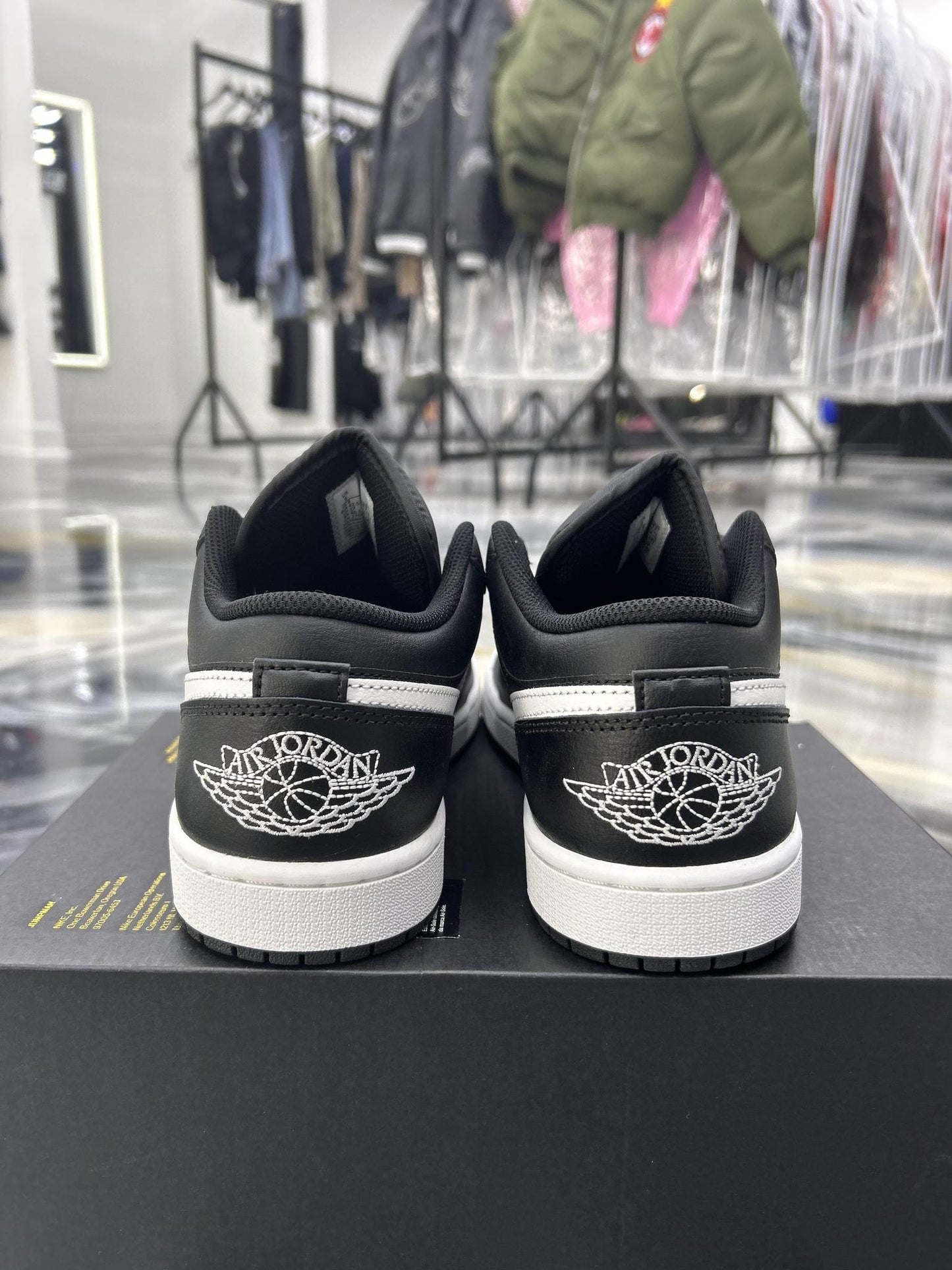 Jordan 1 Low "White Black" Used Size 9