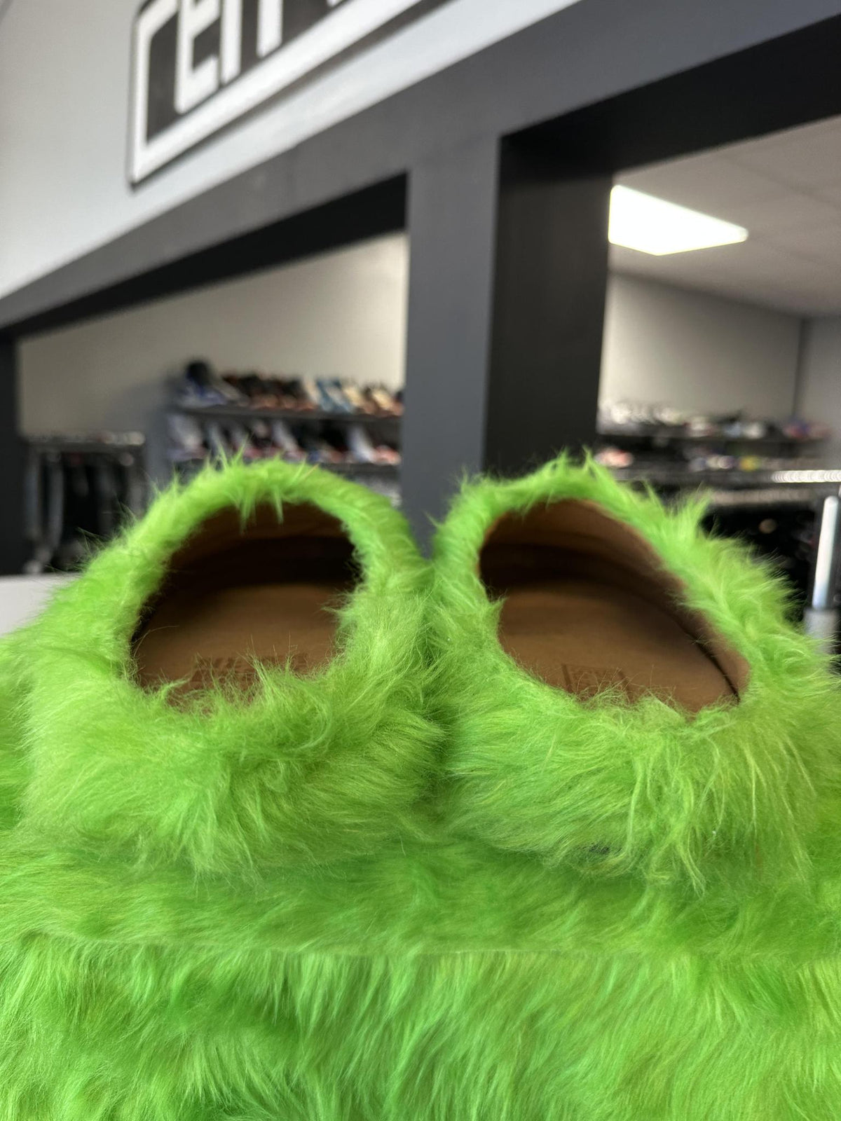 Bear Claw Slides "Green" Size 11 Used