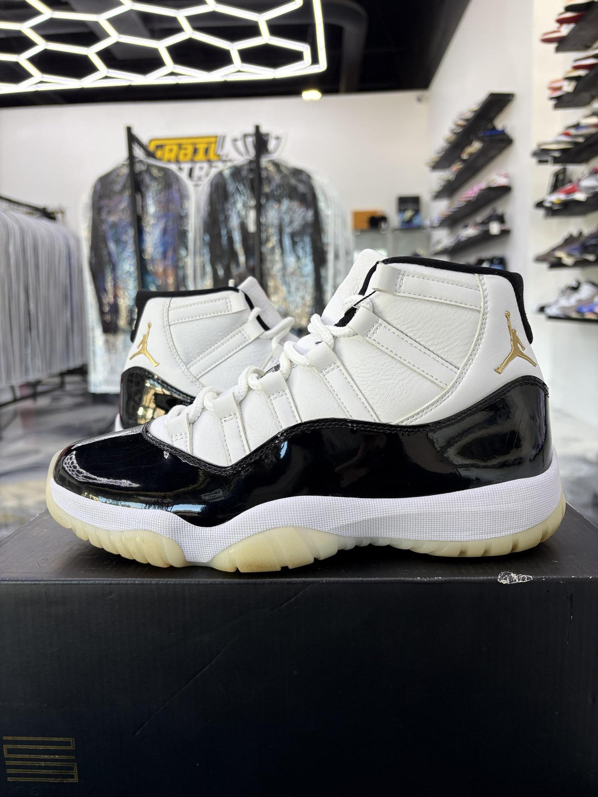 Jordan 11 "DMP Gratitude" Used Size 8.5
