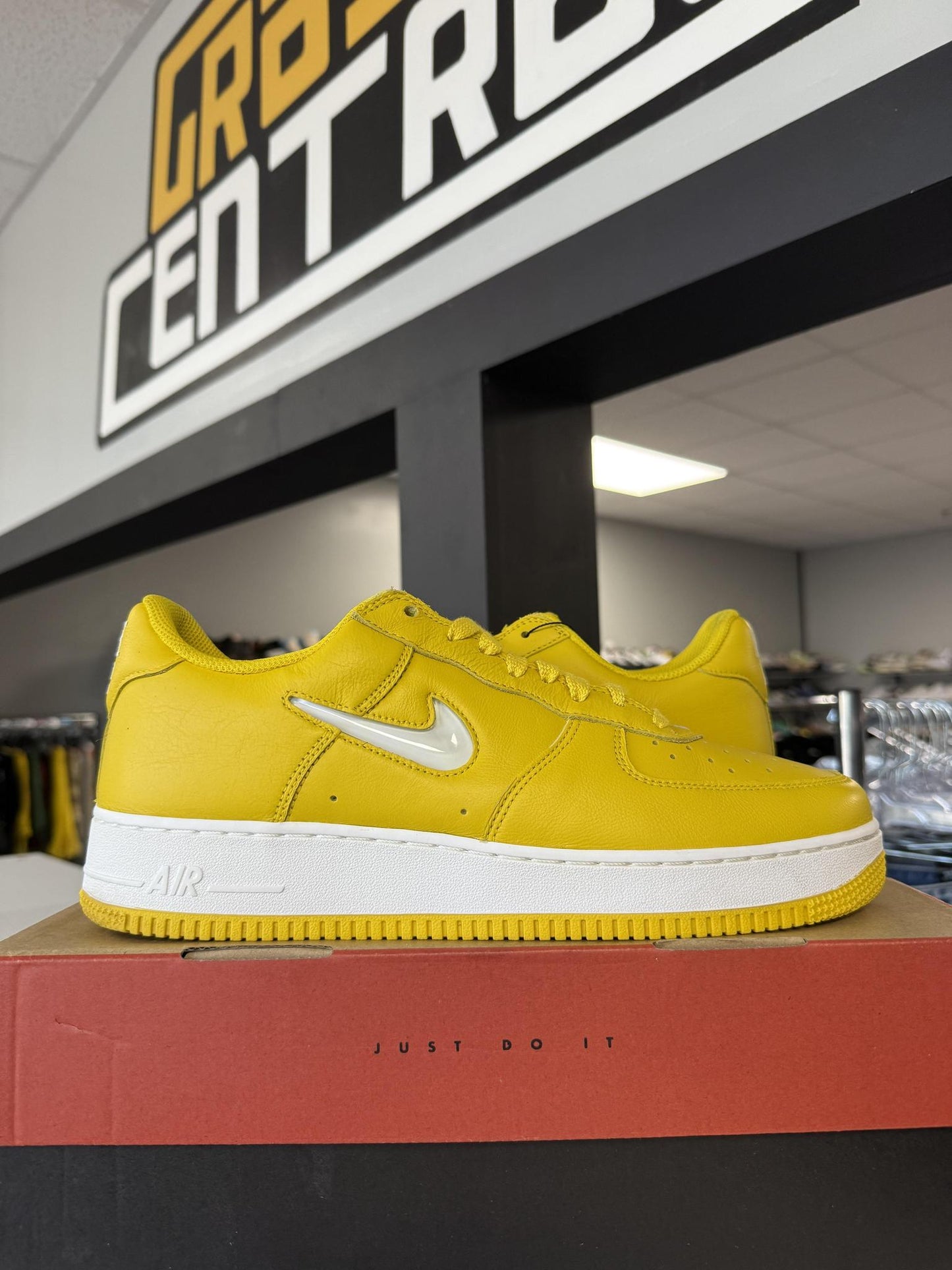 Nike AF1 Low "Jewel Yellow" Used Size 11.5
