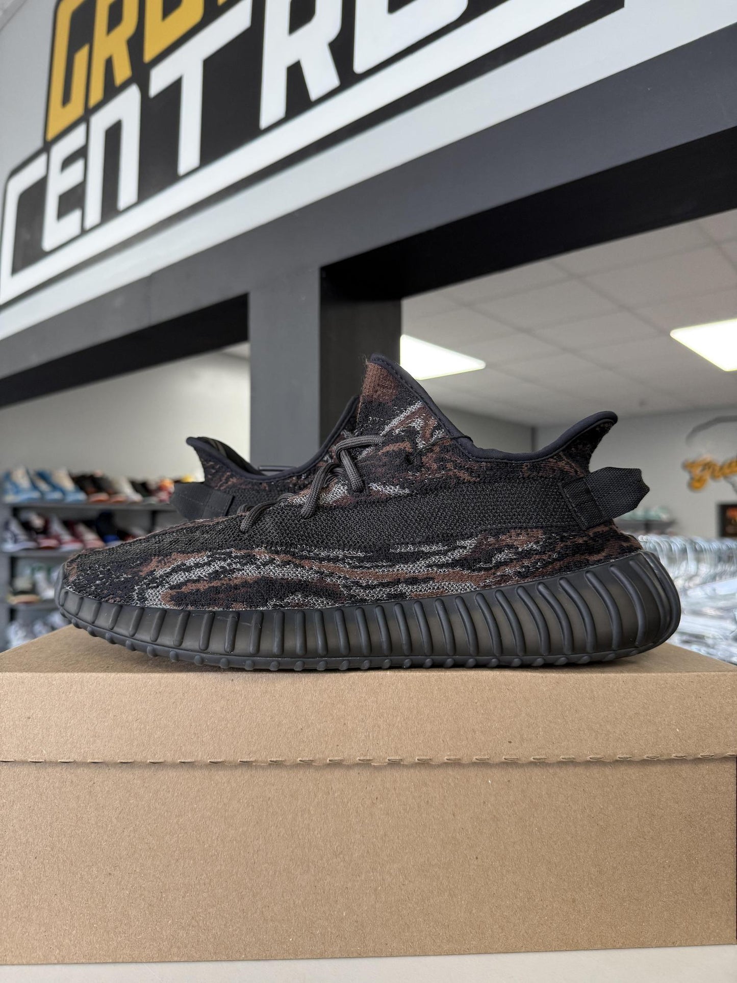 Yeezy 350 V2 "MX Rock" Used Size 10