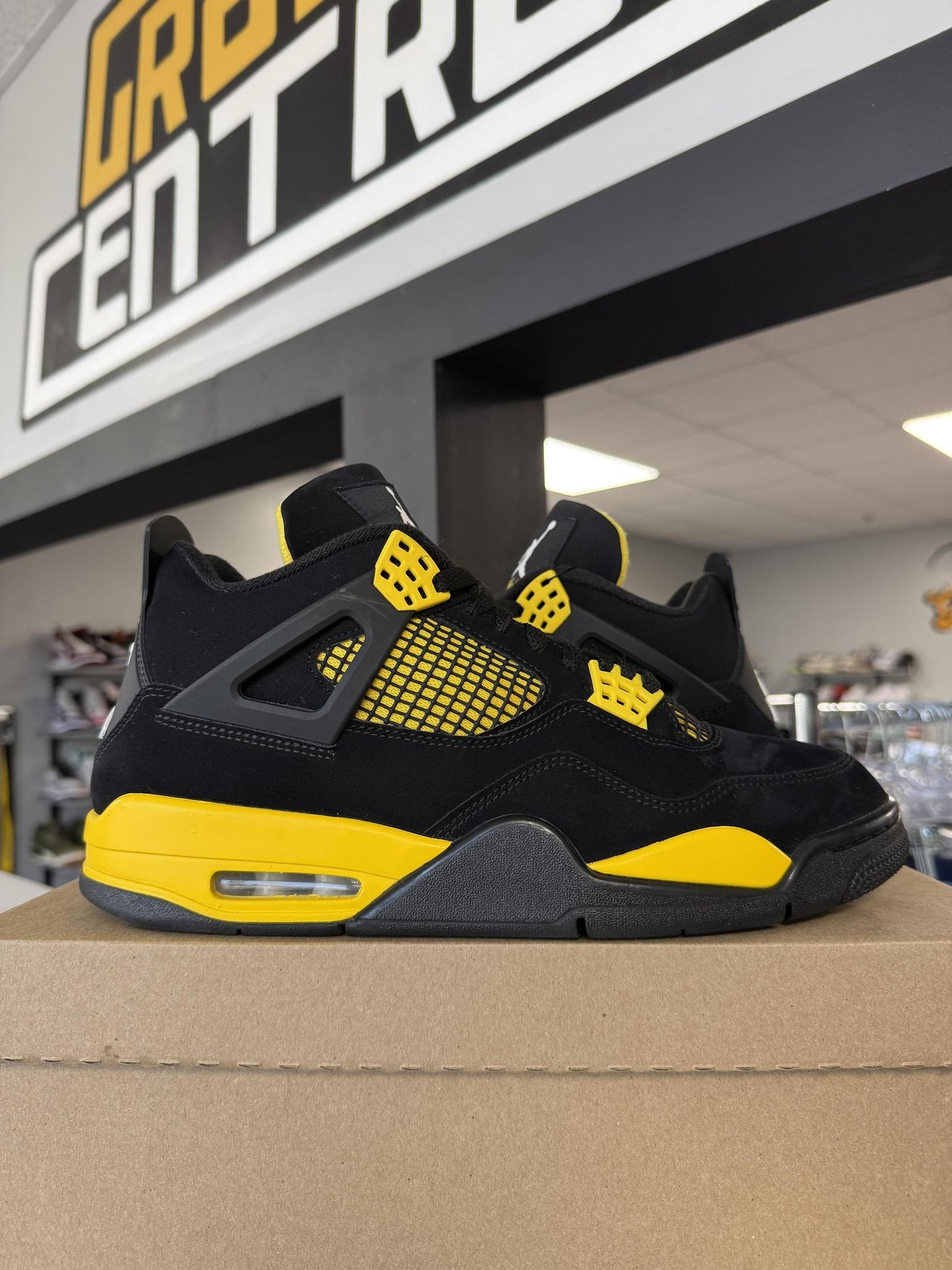 Jordan 4 "Thunder" Used Size 11