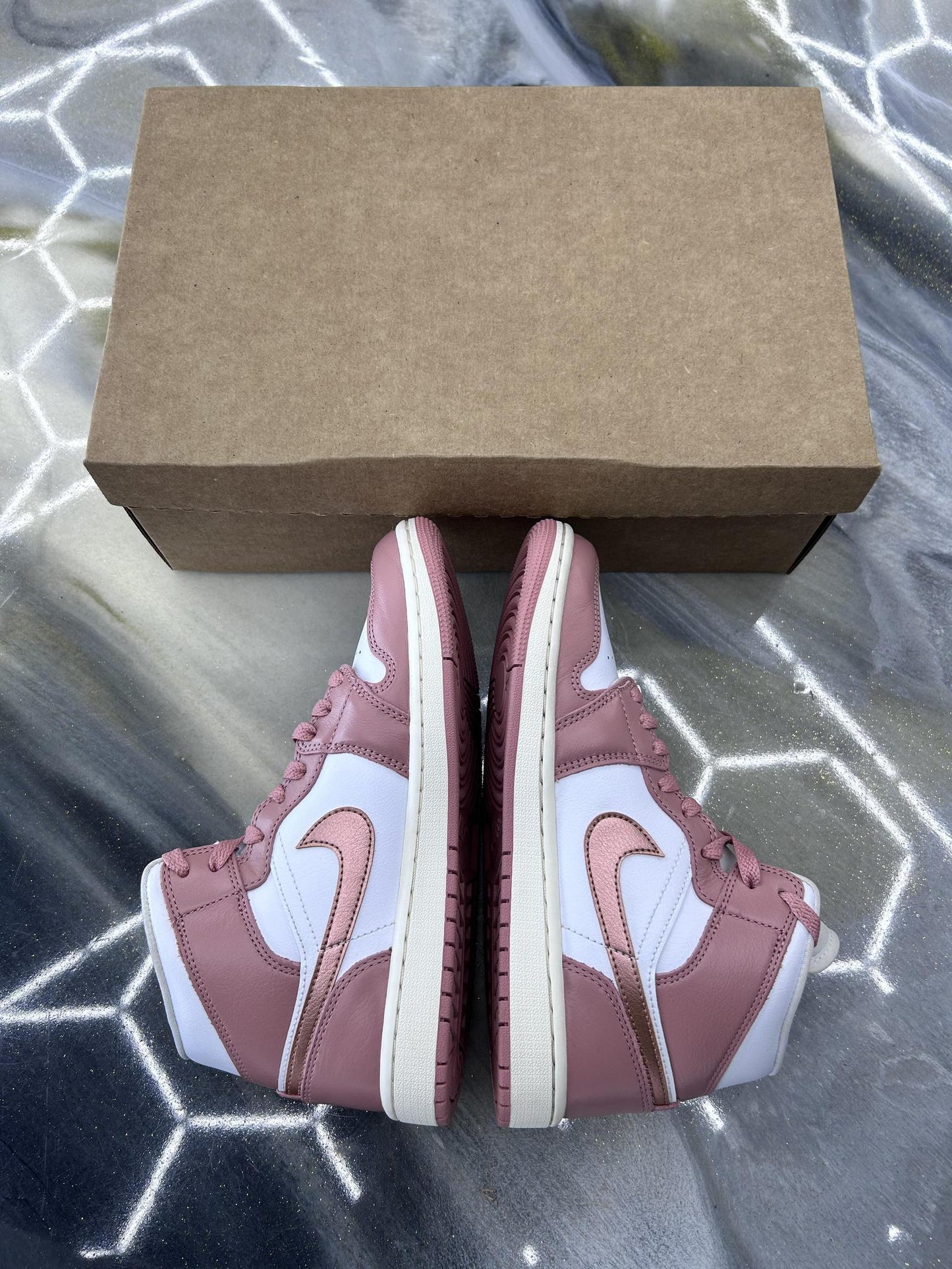 Jordan 1 Mid "Red Stardust" Used Size 7Y/8.5W