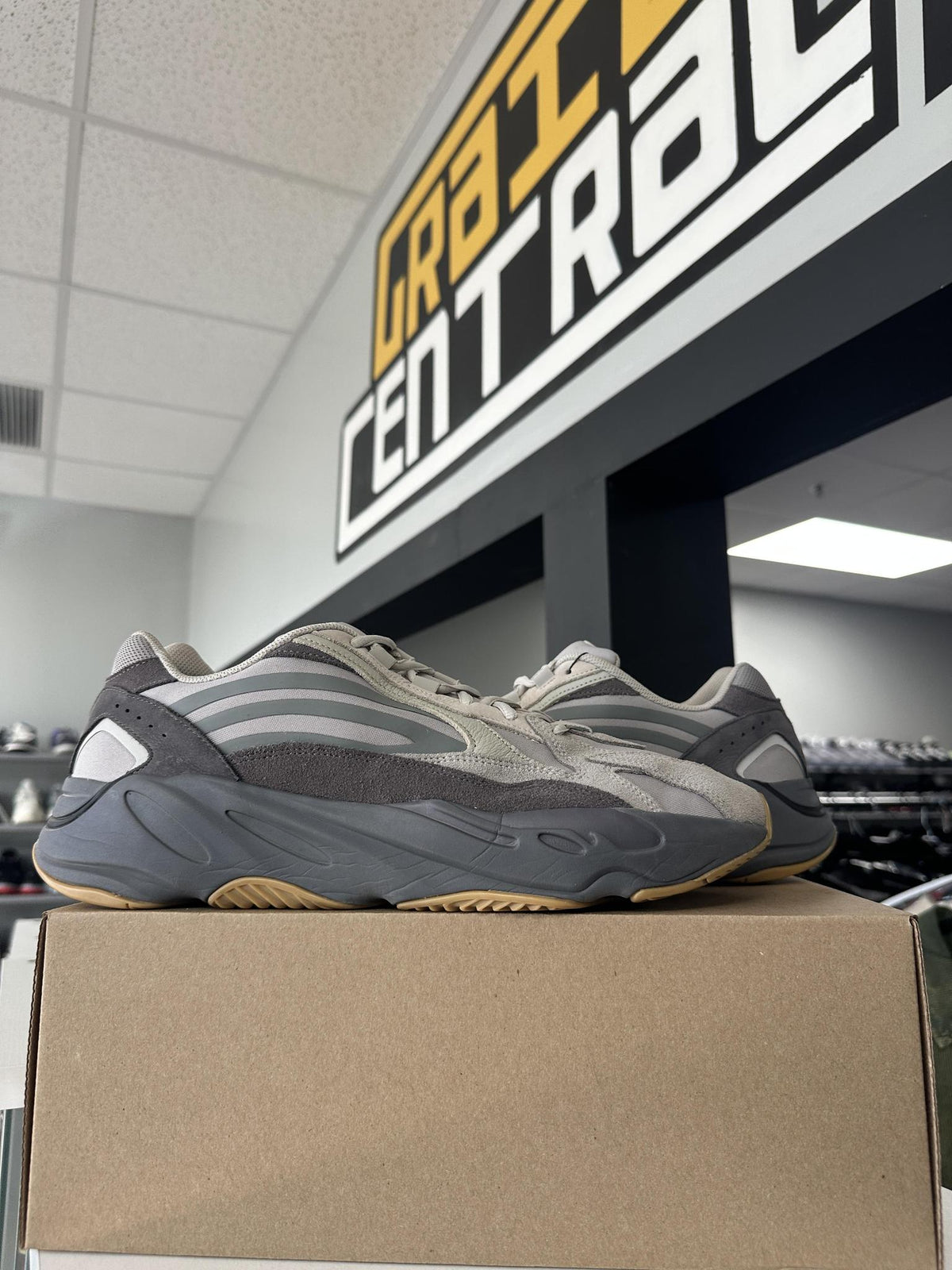 Yeezy 700 V2 "Tephra" Used Size 14