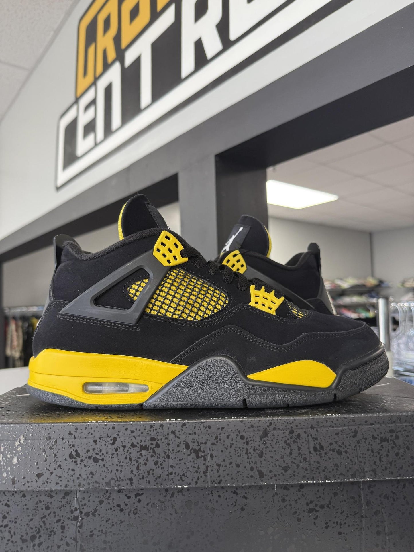 Jordan 4 "Thunder" Used Size 10.5