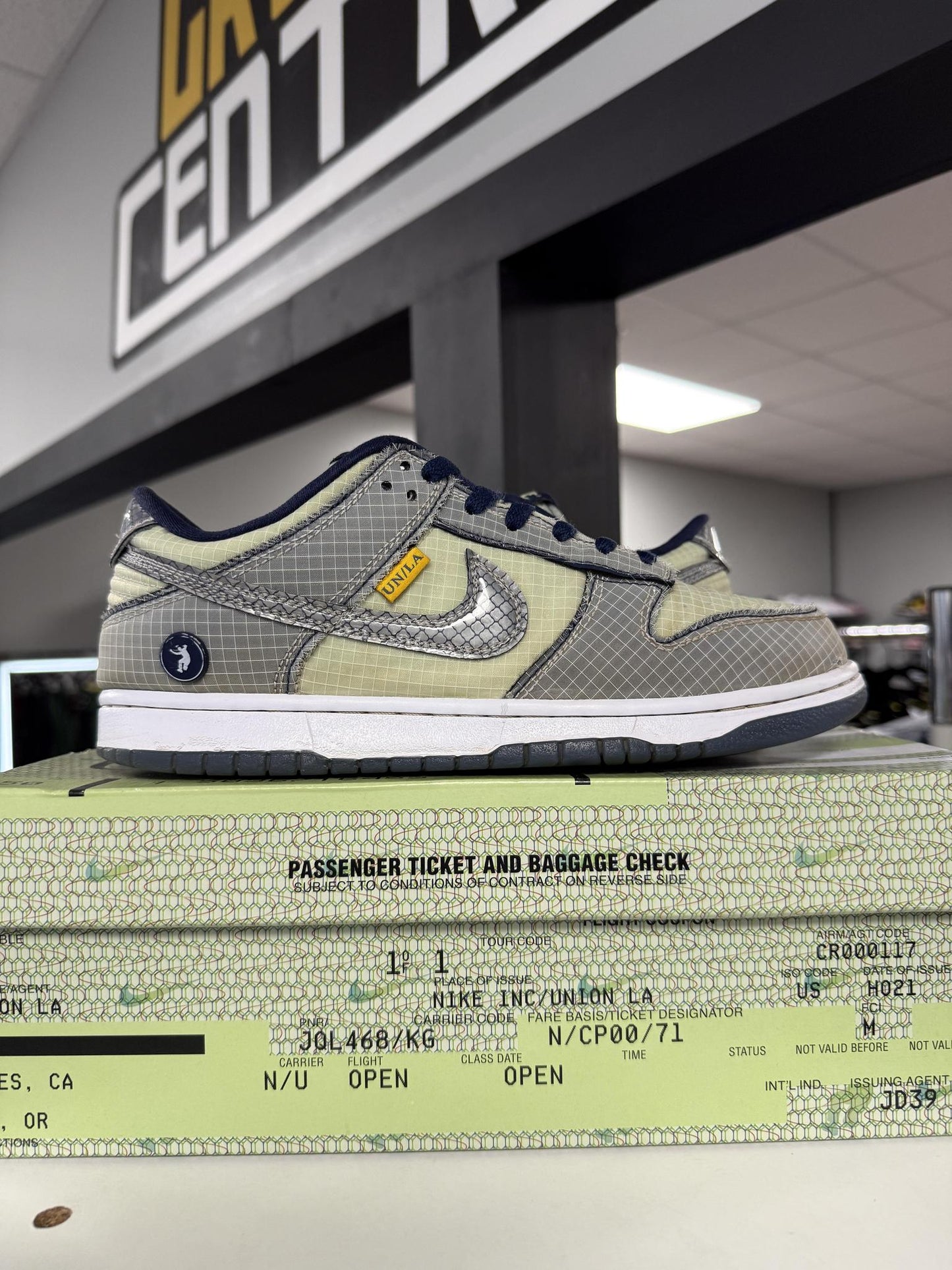 Dunk Low Union "Pistachio" Used Size 8.5