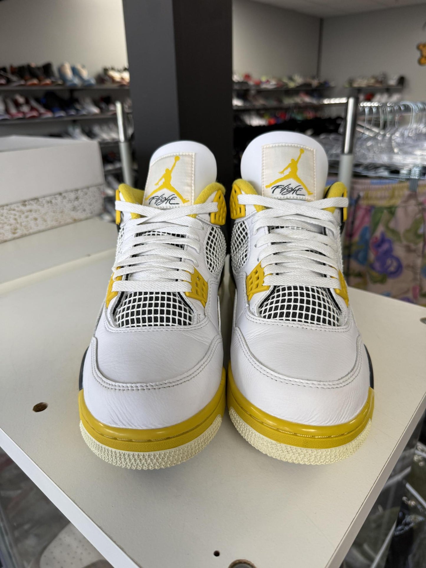Jordan 4 "Vivid Sulfur" Used Size 10.5