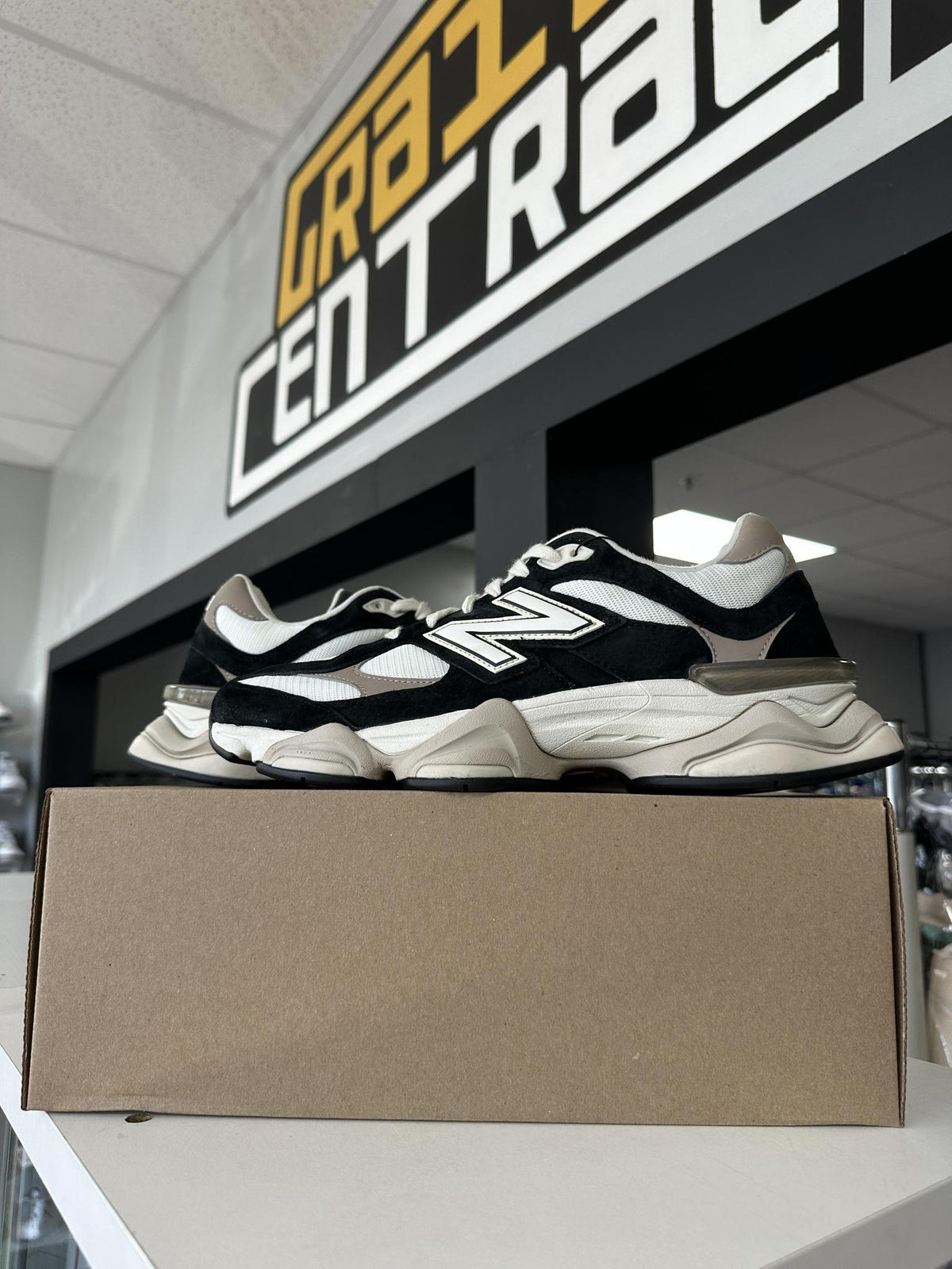 New Balance 9060 Black and White Used