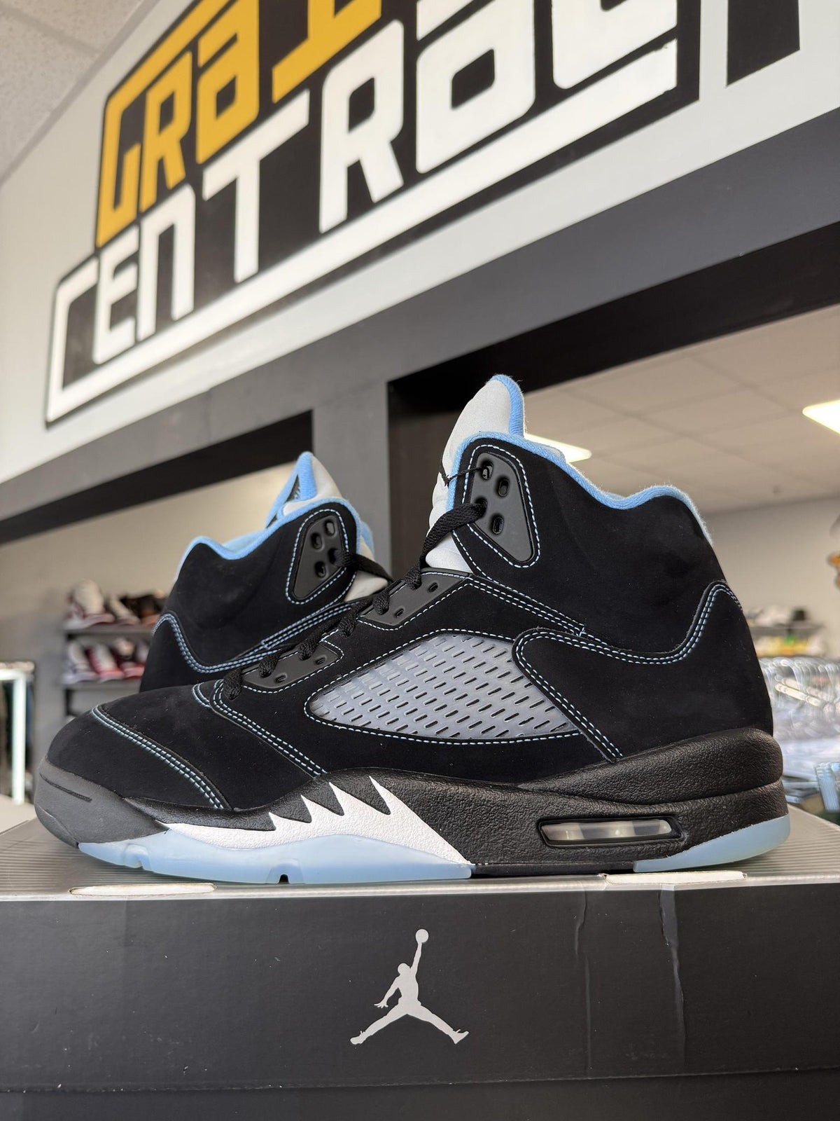 Jordan 5 "University Blue" Used Size 12