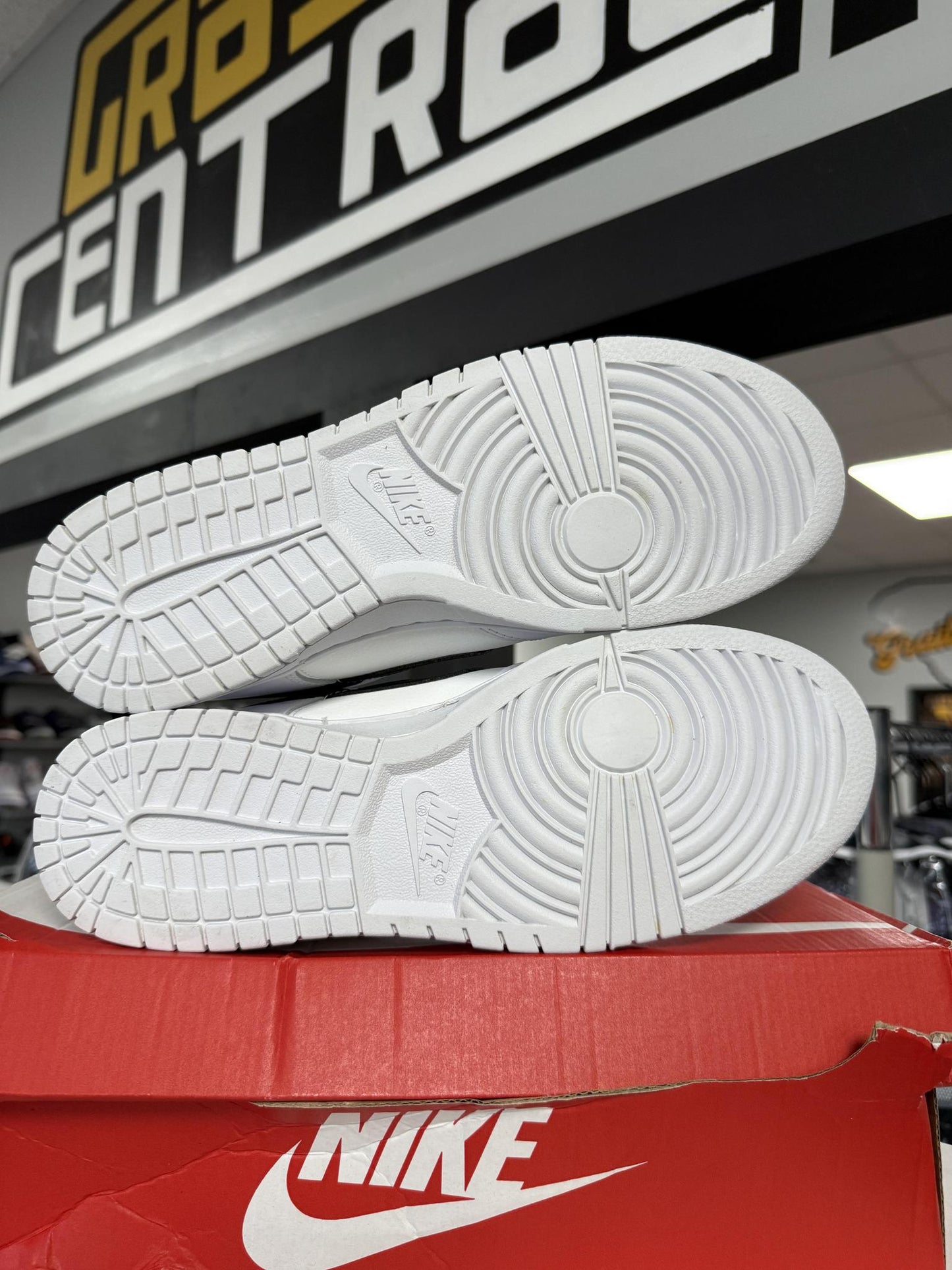 Nike Dunk Low "White Black" Used Size 9.5