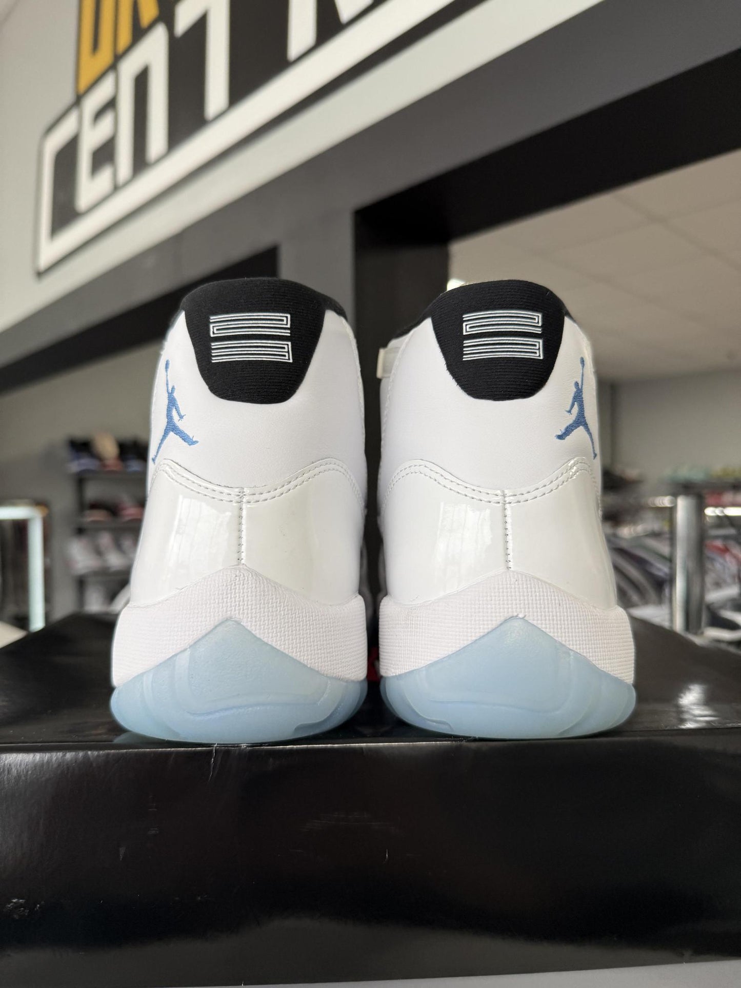 Jordan 11 "Legend Blue" Used Size 9.5