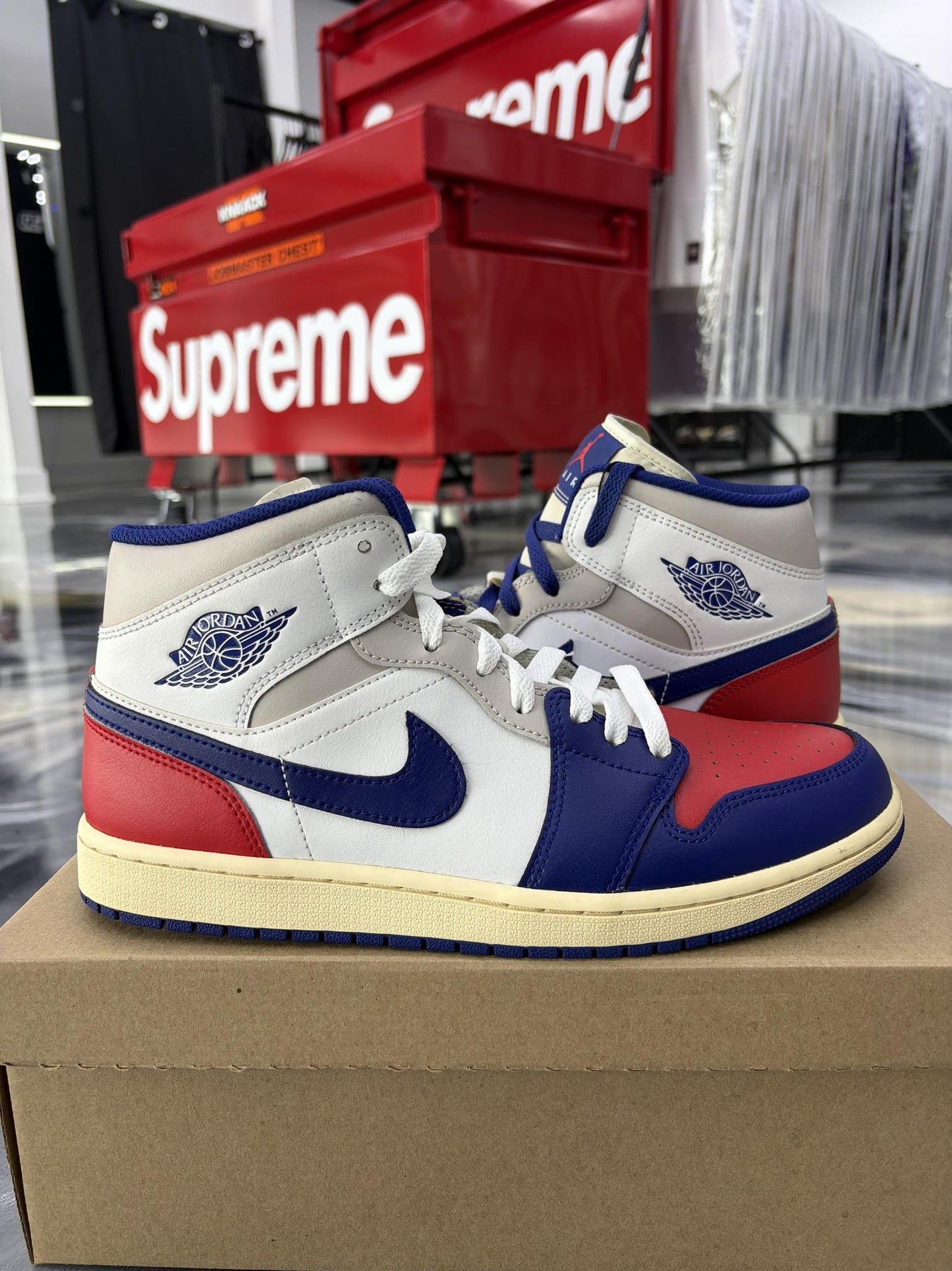 Jordan 1 Mid "Rare Air" Used Size 10