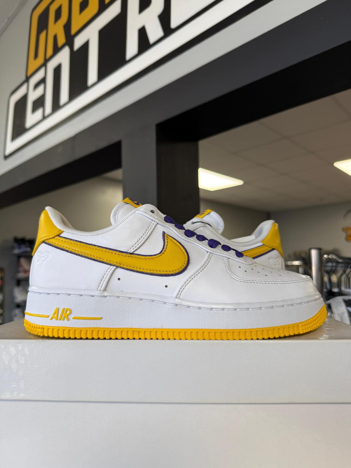 Nike Air Force 1 Low x Kobe "Lakers" Used Size 7.5