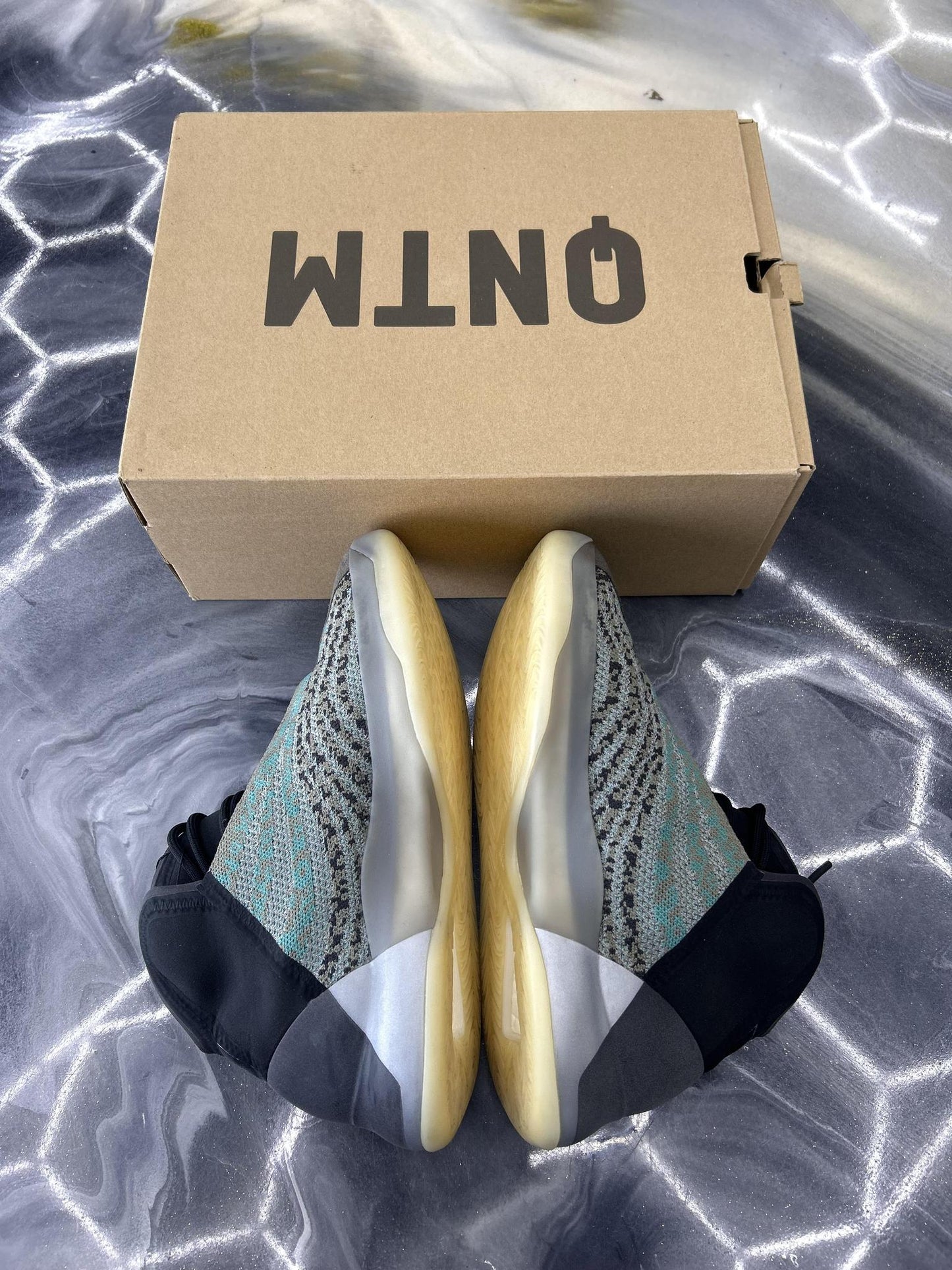 Yeezy Quantum Sea Teal Used Size 9