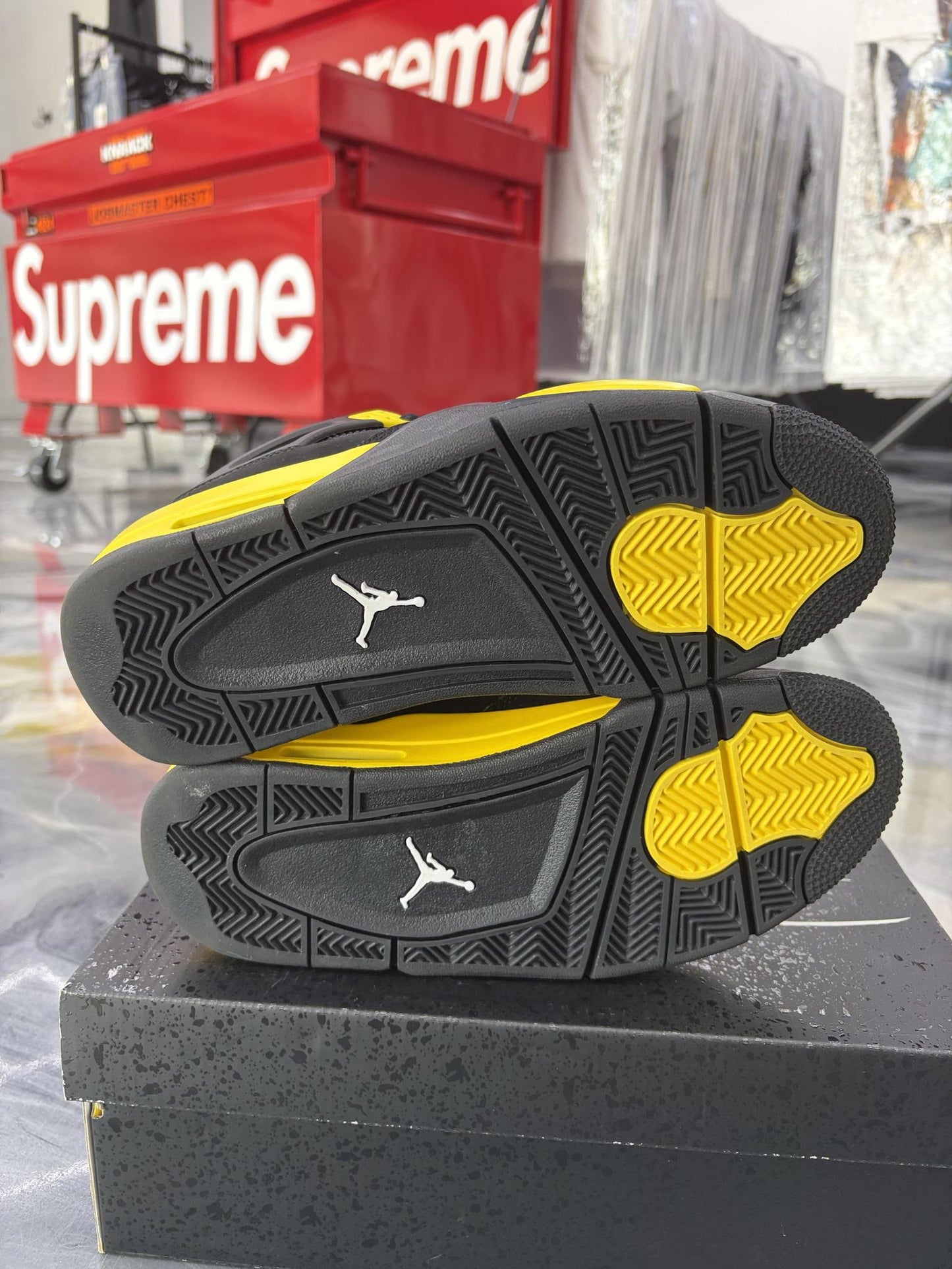 Jordan 4 "Thunder" Used Size 6Y/7.5W
