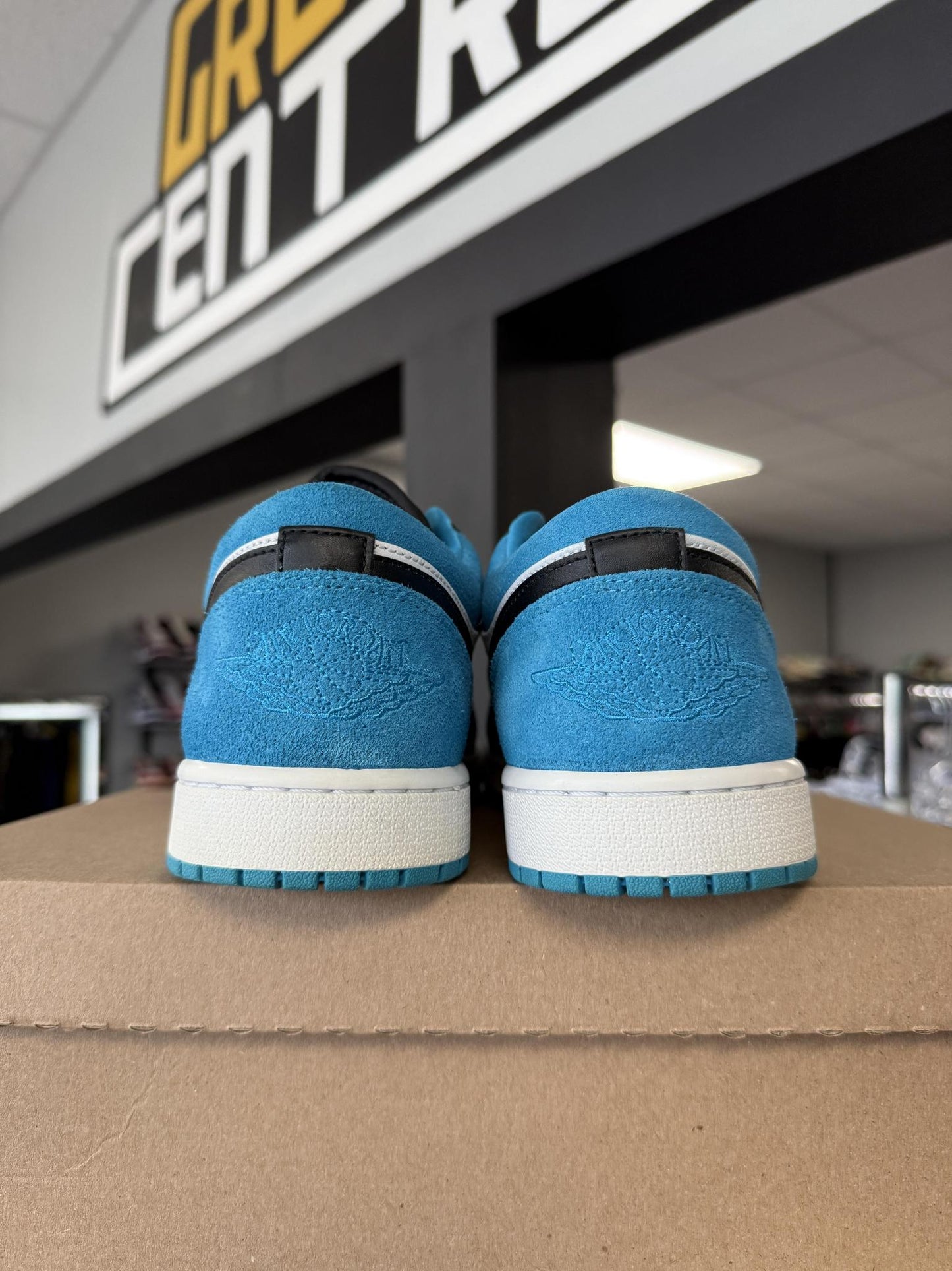 Jordan 1 Low "Blue Laser" Used Size 11.5