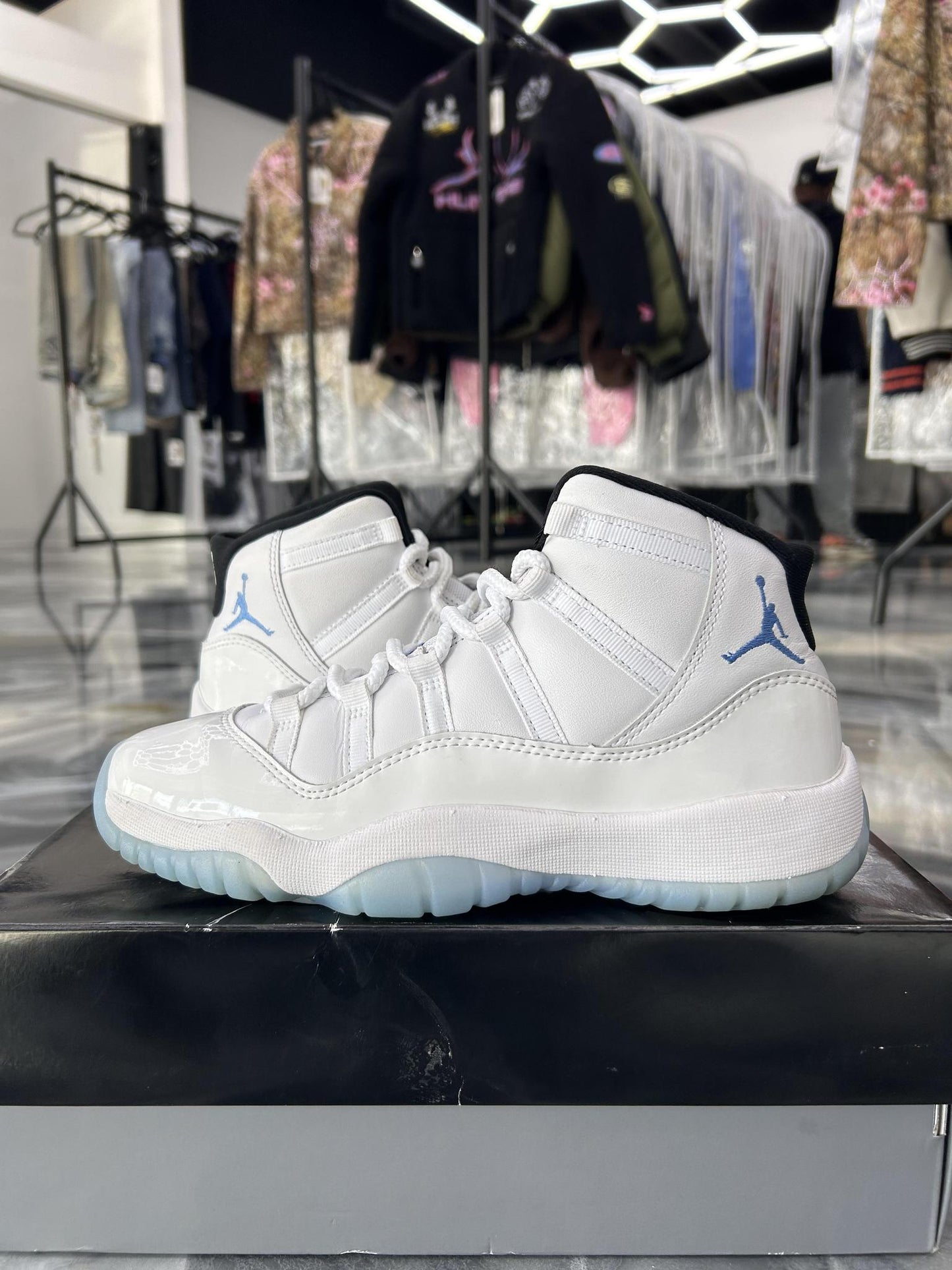 Jordan 11 "Legend Blue" Used Size 6.5Y/8W