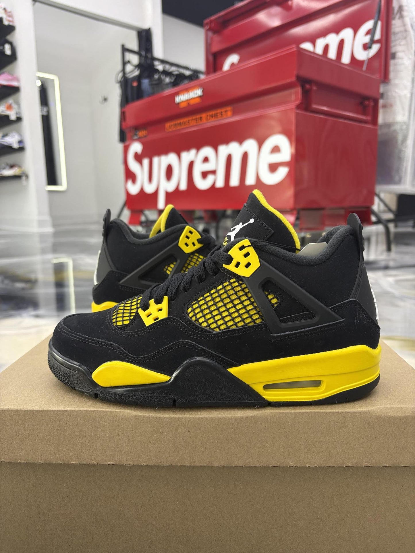 Jordan 4 "Thunder" Used Size 6Y/7.5W