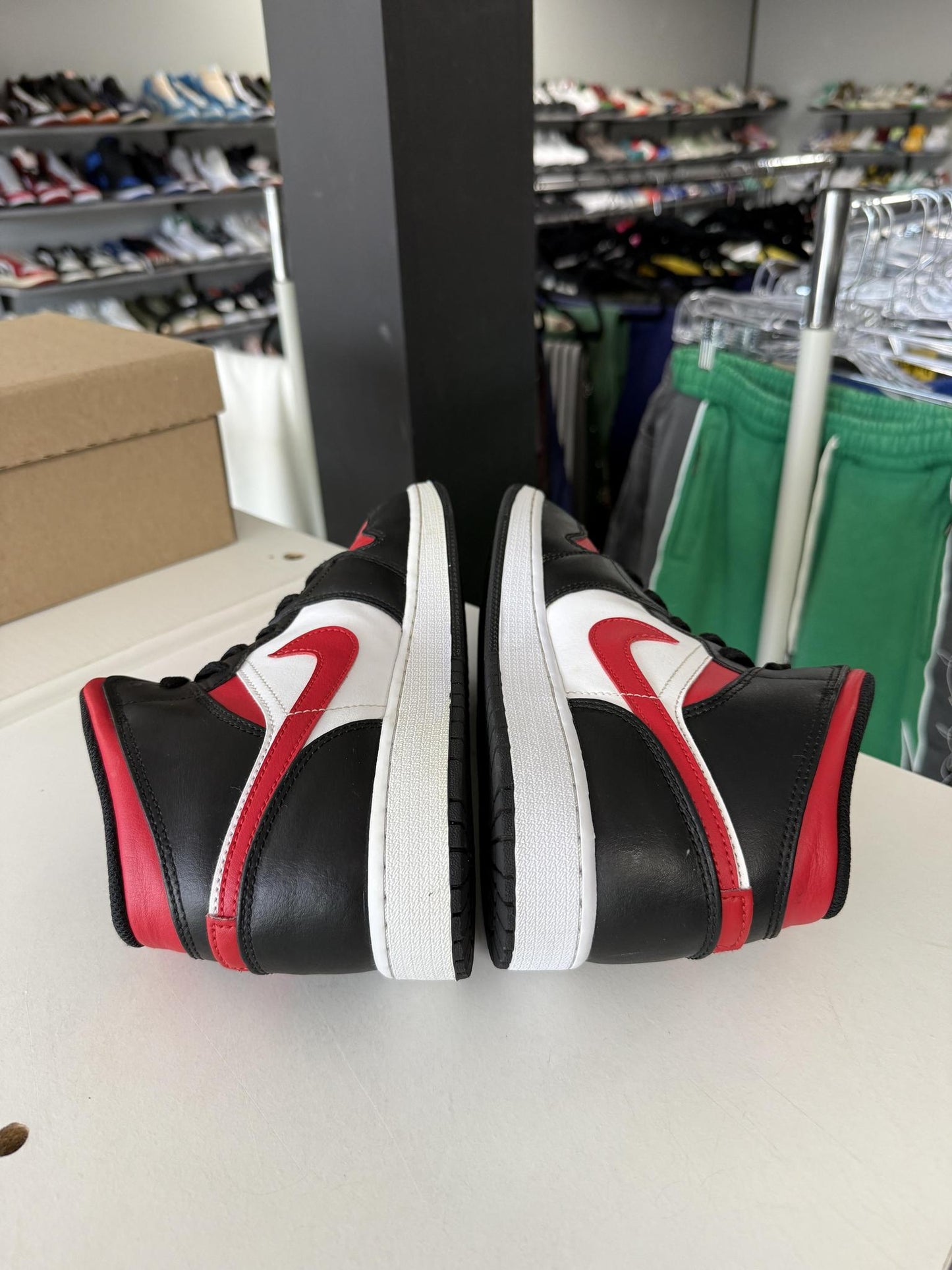 Jordan 1 Mid "Gym Red" Used Size 7Y/8.5W