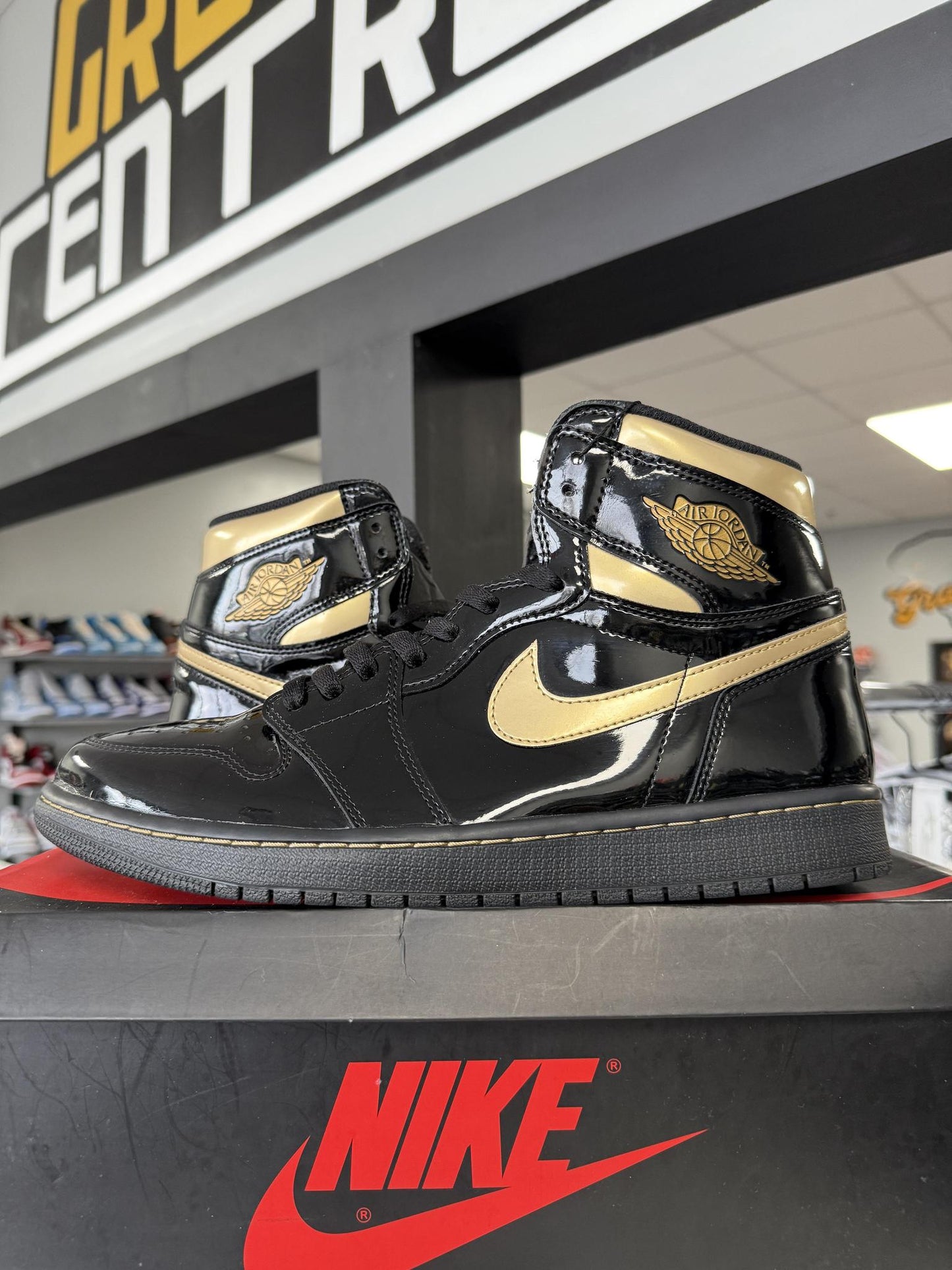 Jordan 1 "Black Gold Metallic" Used Size 12