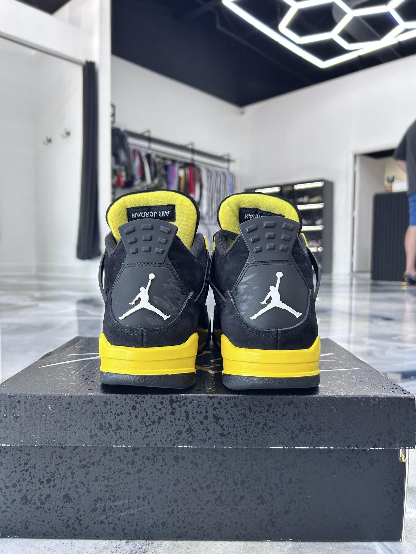 Jordan 4 "Thunder" Used Size 9