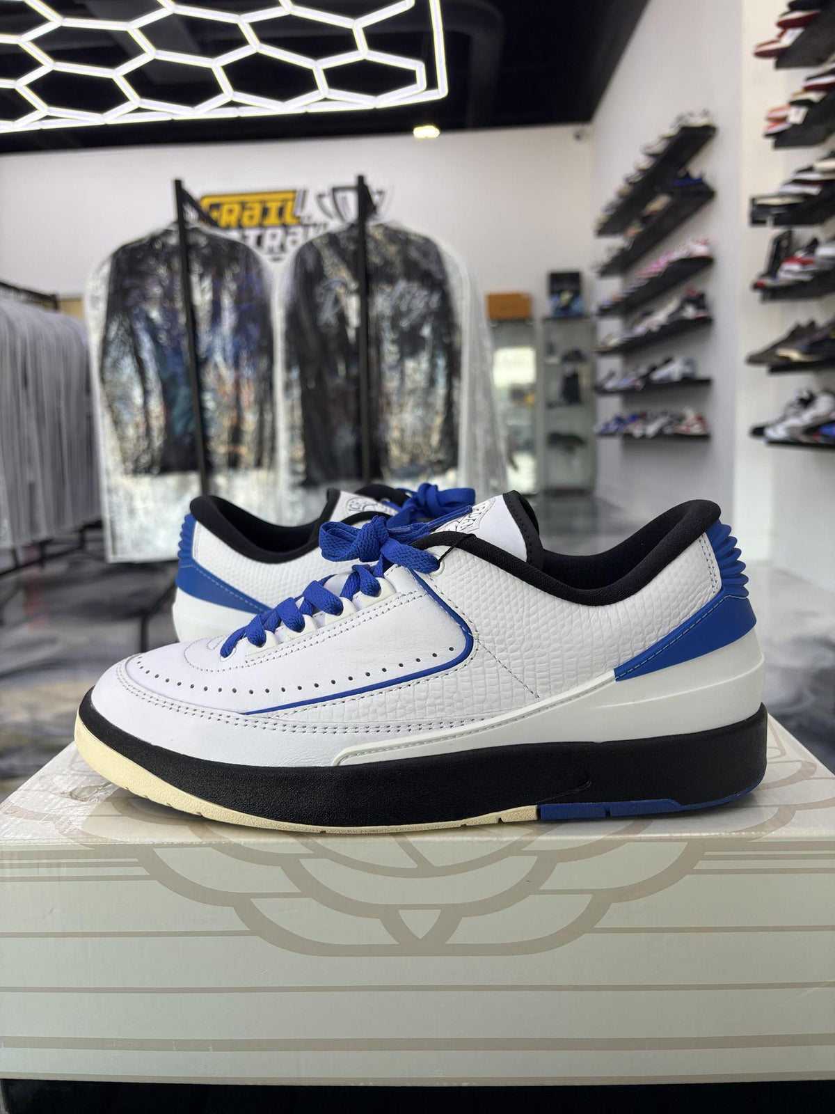 Jordan 2 Low "Varsity Royal" Used Size 9