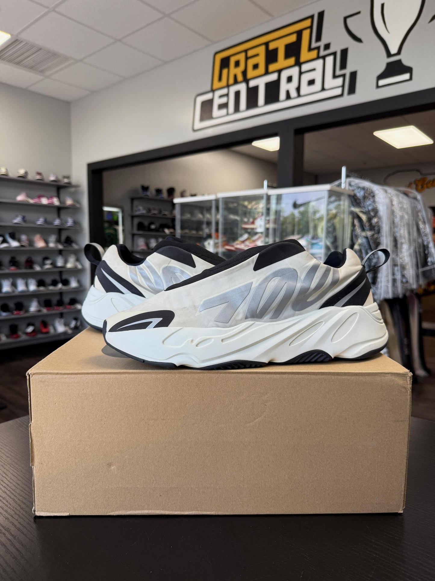 Yeezy 700 MNVN "Analog" Used Size 12