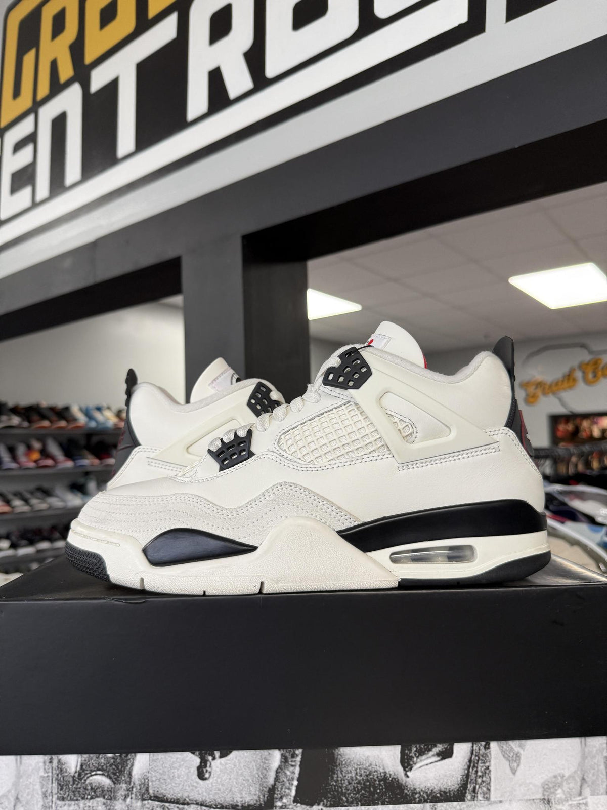 Jordan 4 "Flight Club" Used Size 9