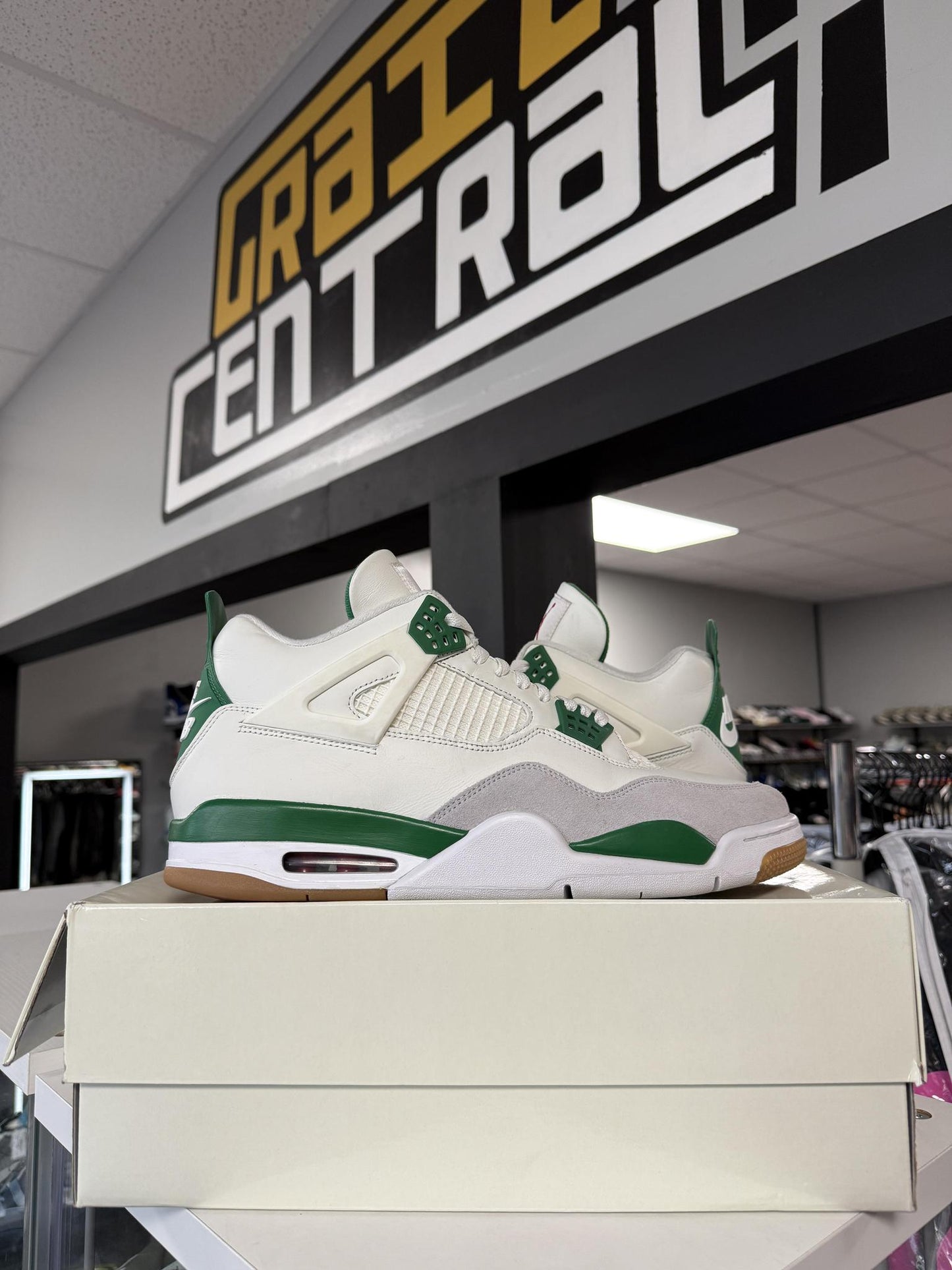 Jordan 4 x Nike SB "Pine Green" Used Size 14