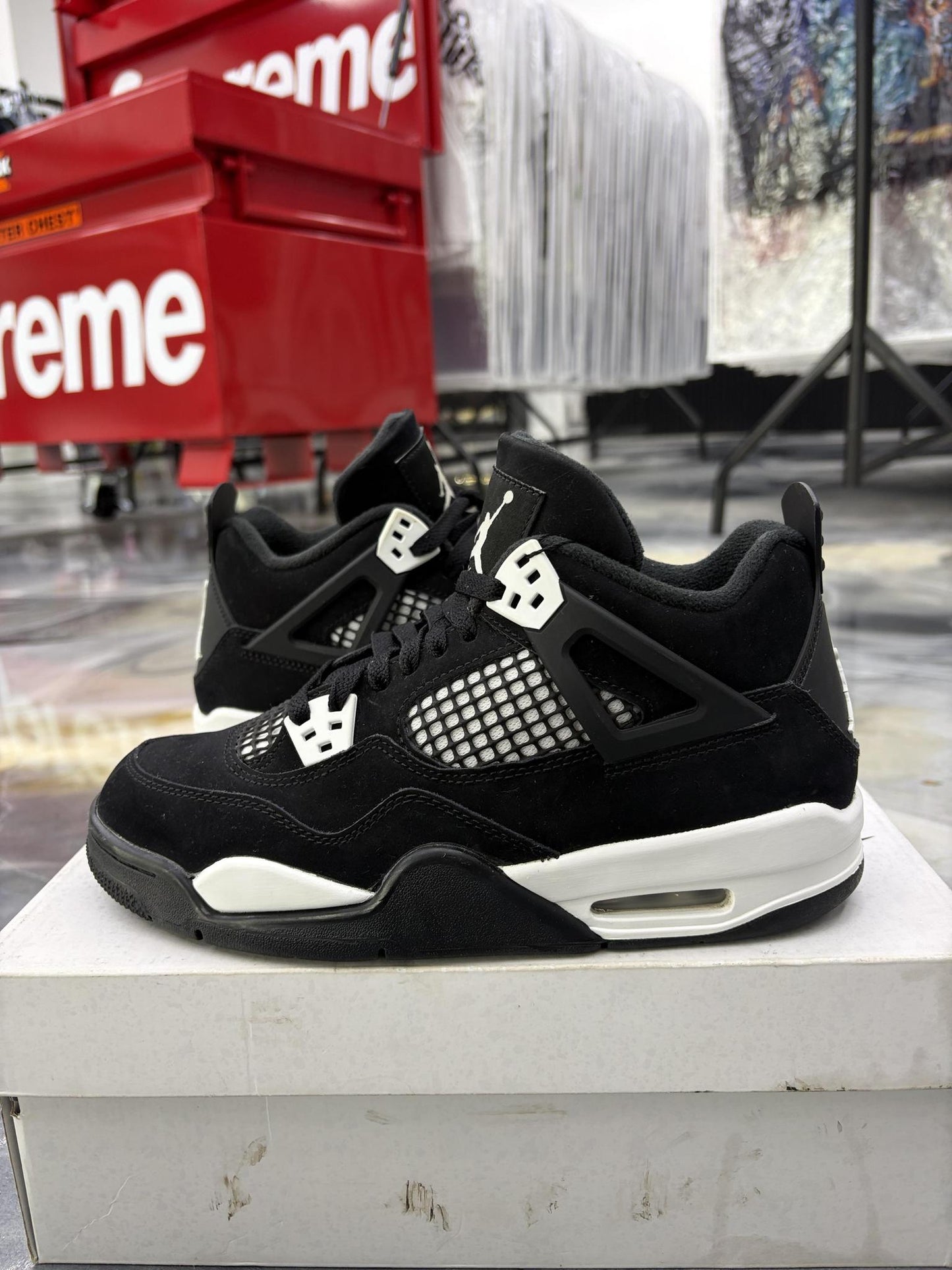 Jordan 4 "White Thunder" Used Size 6.5Y/8W