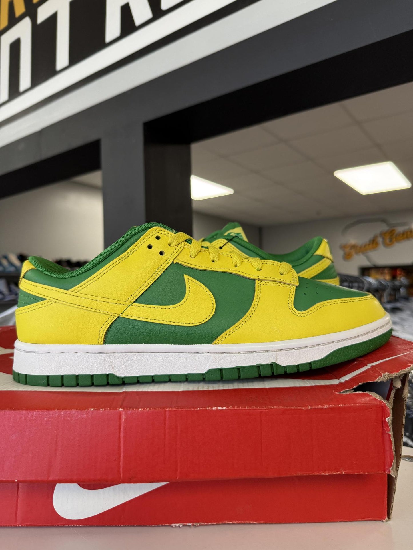 Dunk Low "Reverse Brazil" Used Size 11