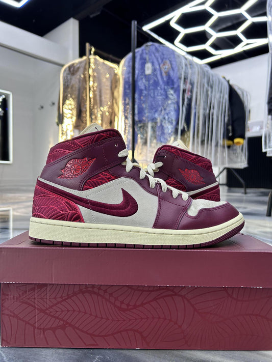 Jordan 1 Mid "Team Red" Used Size 10.5