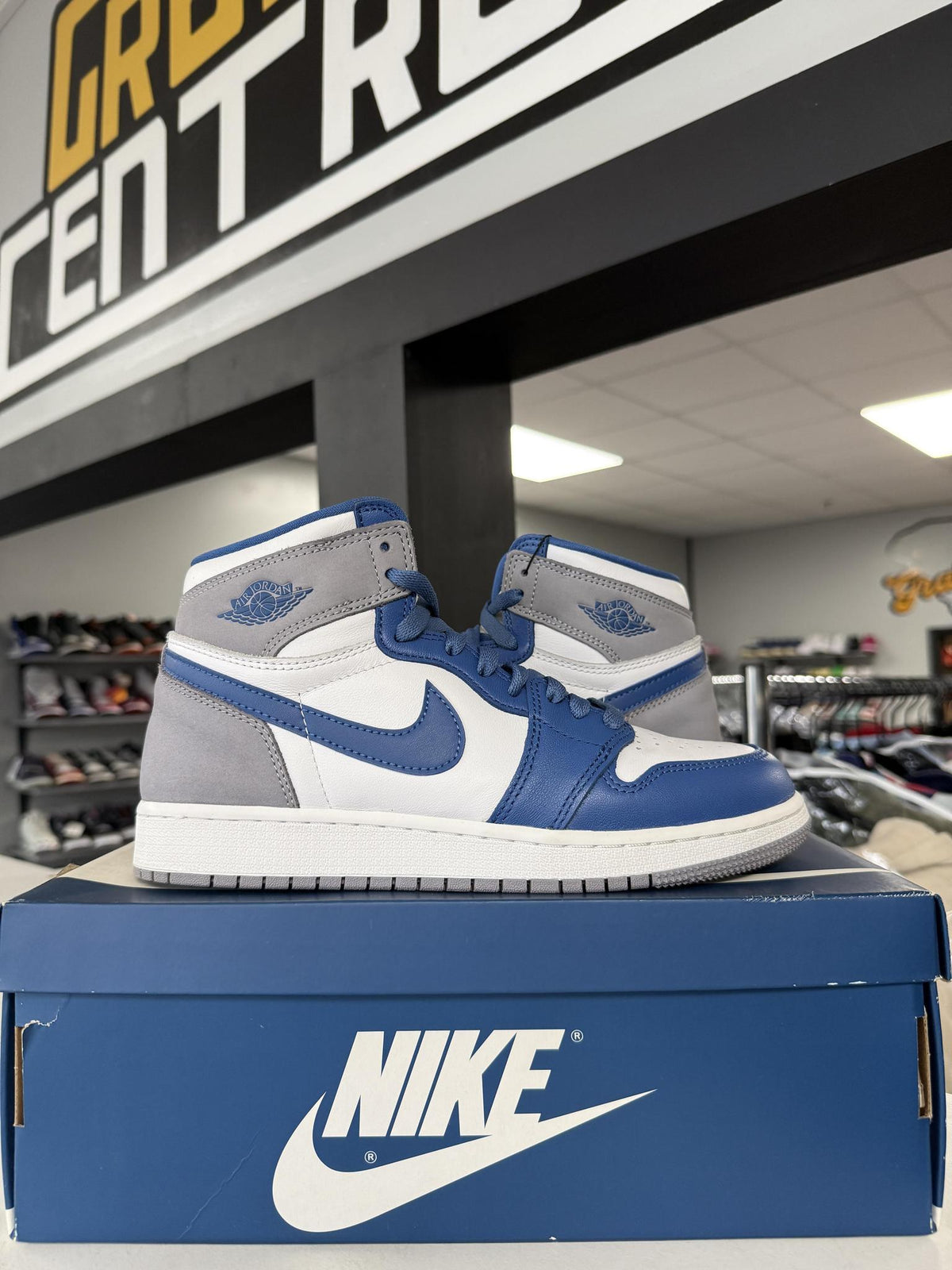 Jordan 1 High "True Blue" Used Size 7Y/8.5W