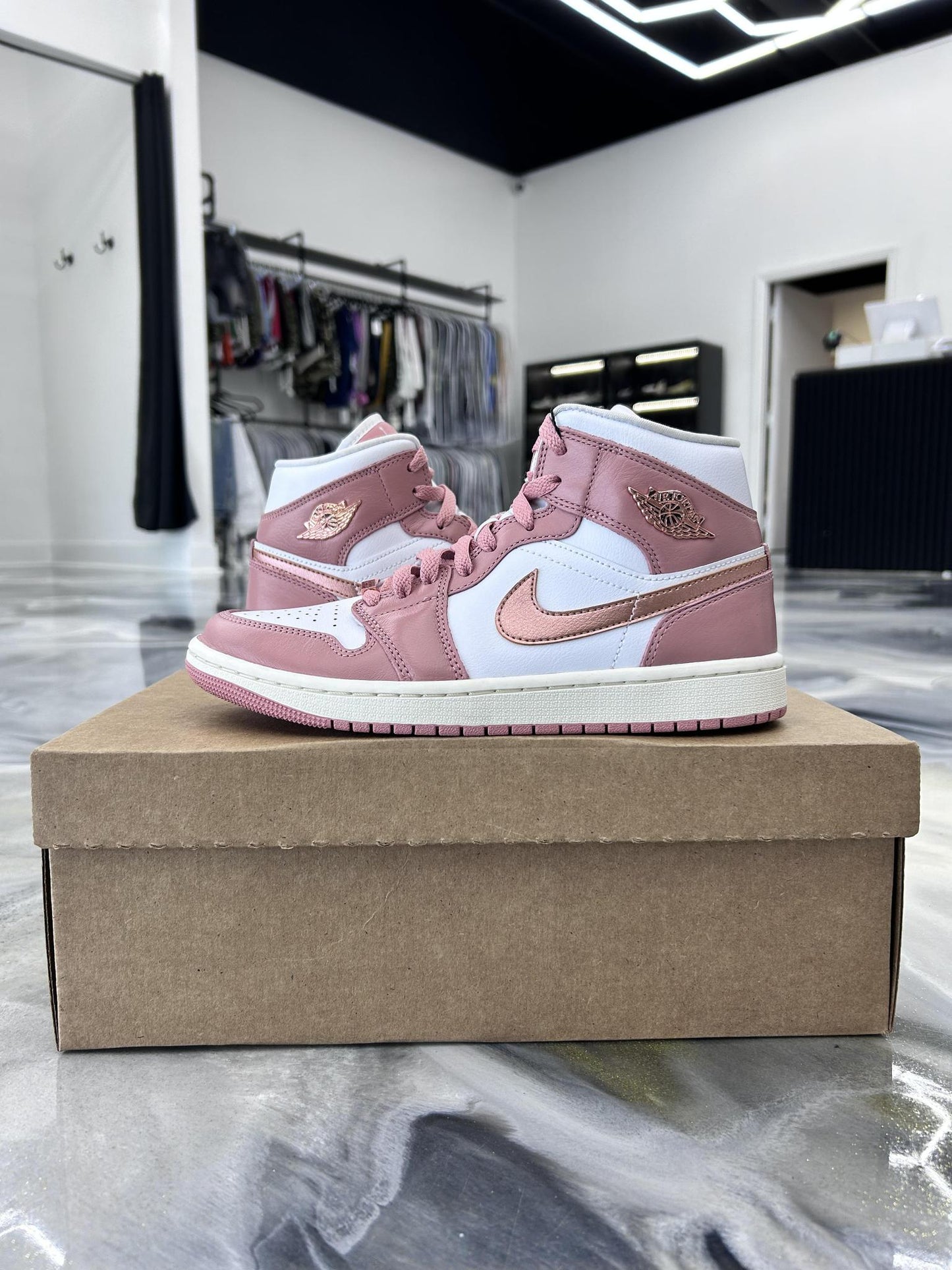 Jordan 1 Mid "Red Stardust" Used Size 7Y/8.5W