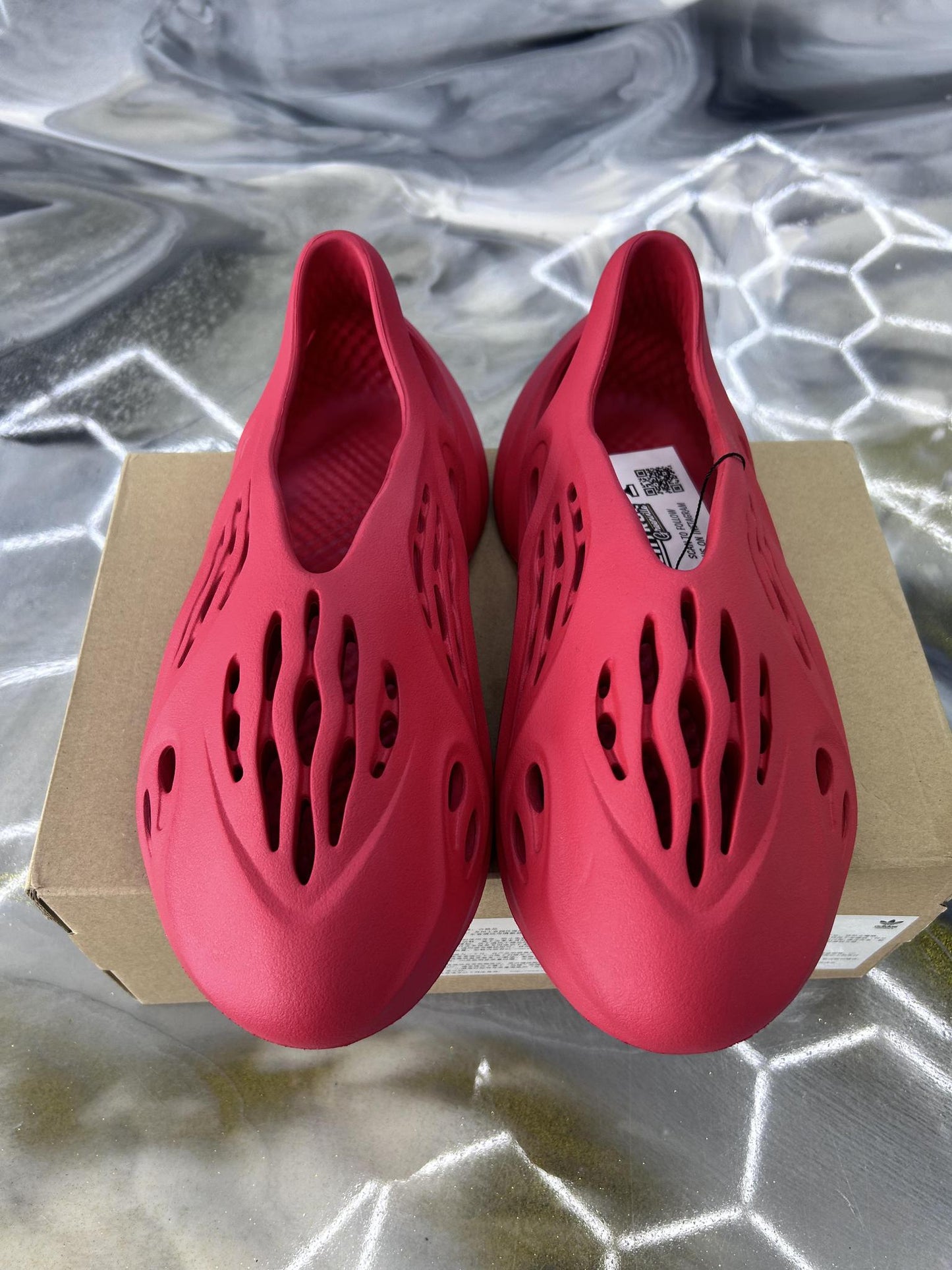 Yeezy Foam RNNR "Vermillion" Used Size 10